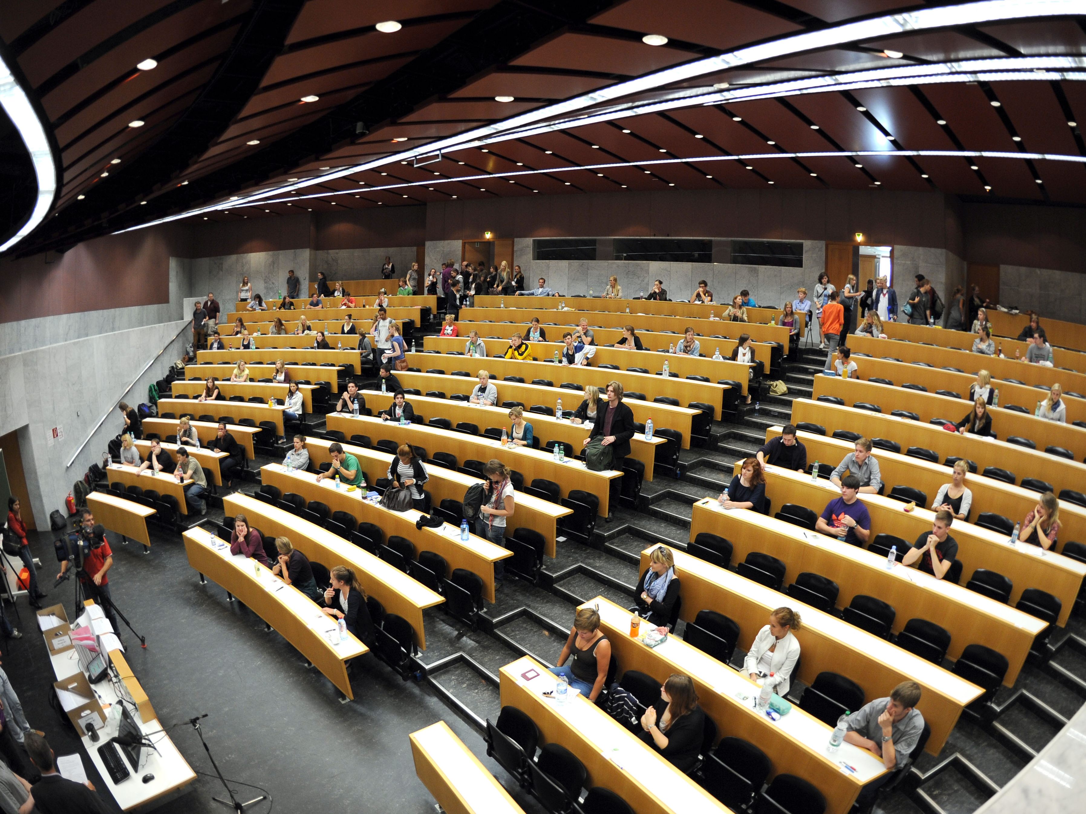 Die Uni Wien fordert ein Aussetzen der Kombipflicht im Lehramtsstudium. Die Uni Wien fordert ein Aussetzen der Kombipflicht im Lehramtsstudium.