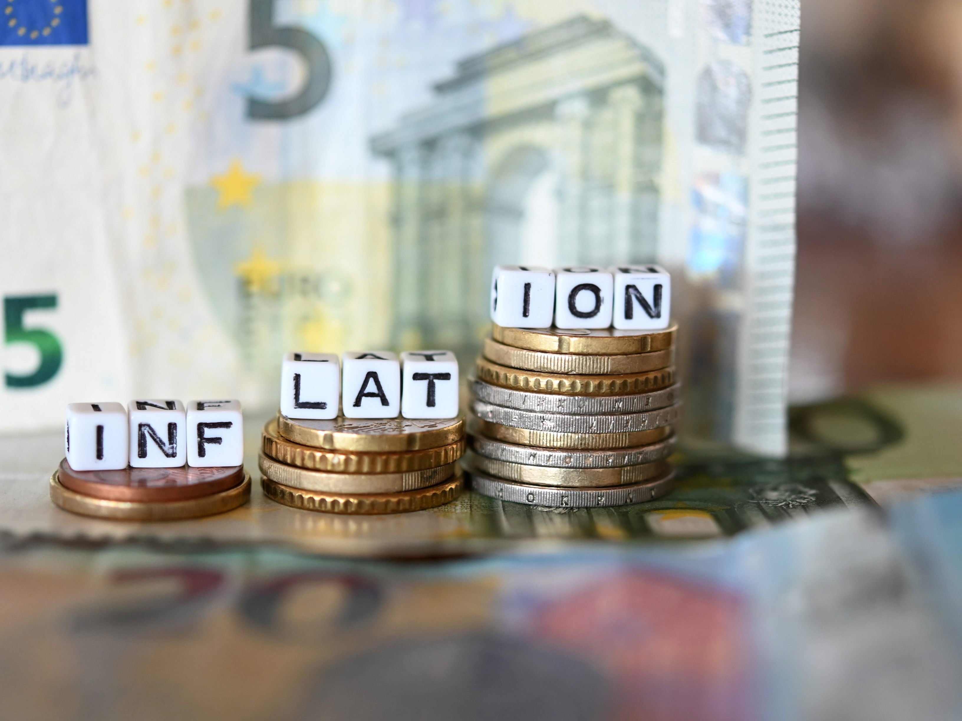 Die Mittelschicht hat in Österreich durch die hohe Inflation besonders viel verloren.
