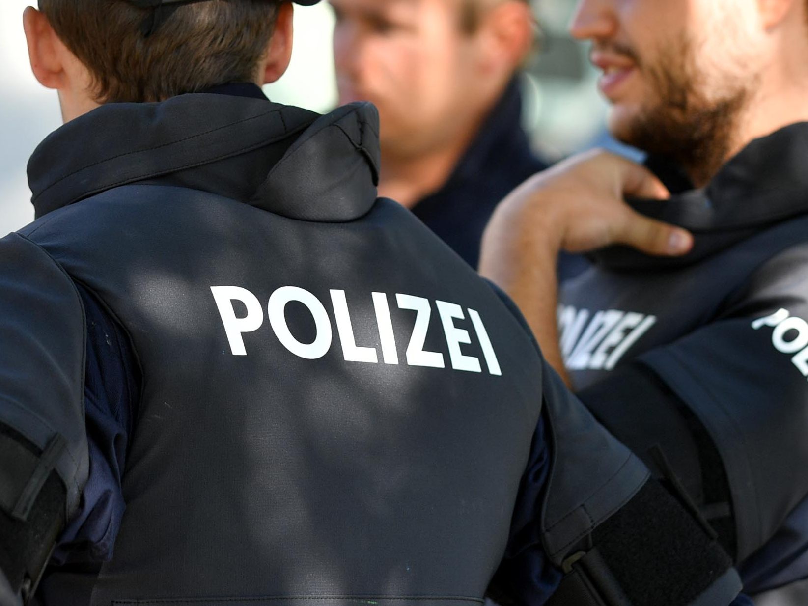 Ein 16-Jähriger bedrohte einen Mann in einem Lokal in Wien-Ottakring mit dem Messer. Ein 16-Jähriger bedrohte einen Mann in einem Lokal in Wien-Ottakring mit dem Messer.