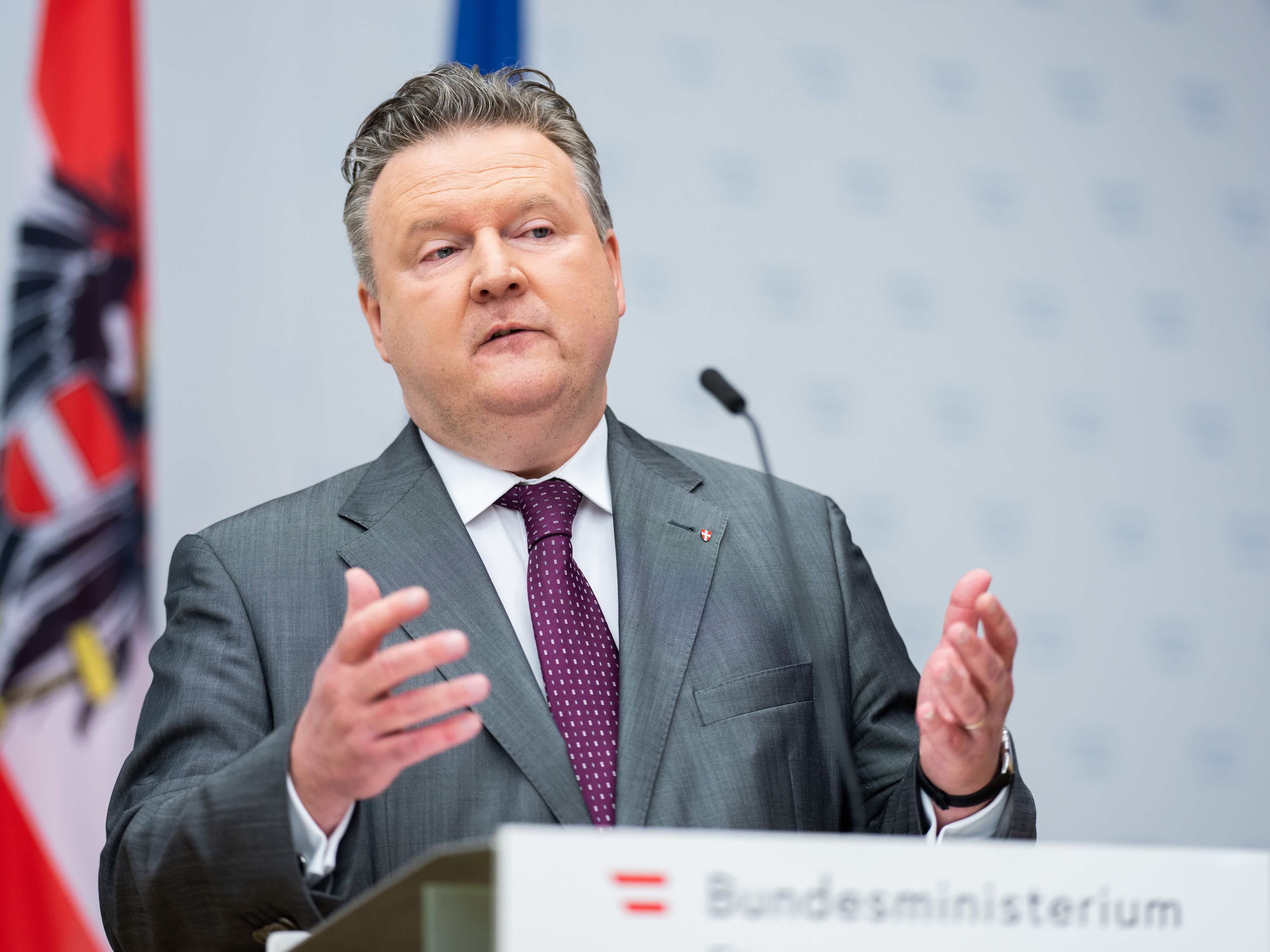 Die FPÖ verlangt eine Aufklärung von Ludwig bezüglich der Missbrauchsfälle. Die FPÖ verlangt eine Aufklärung von Ludwig bezüglich der Missbrauchsfälle.