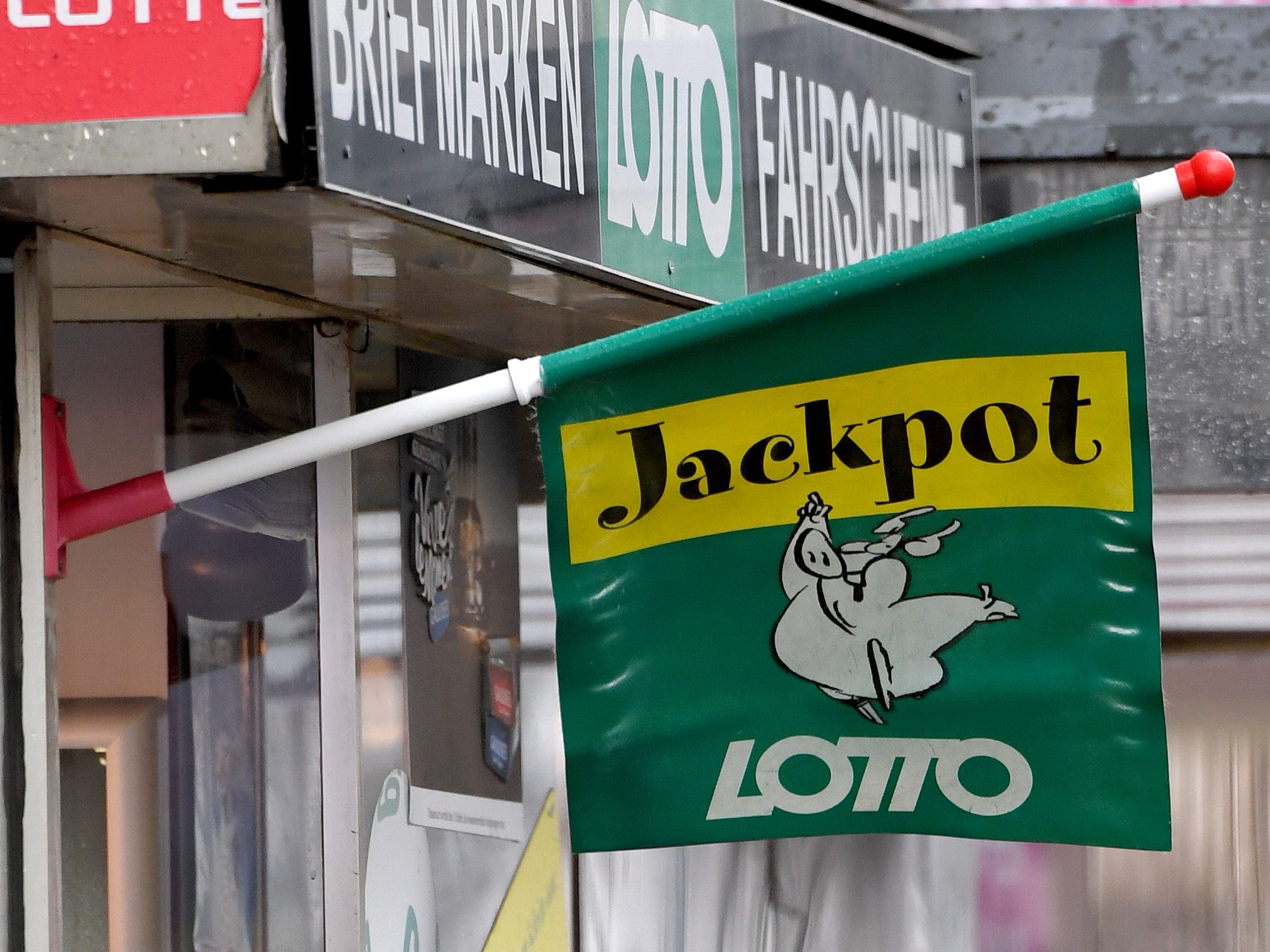 1,4 Mio. Euro warten im Lotto-Jackpot. 1,4 Mio. Euro warten im Lotto-Jackpot.