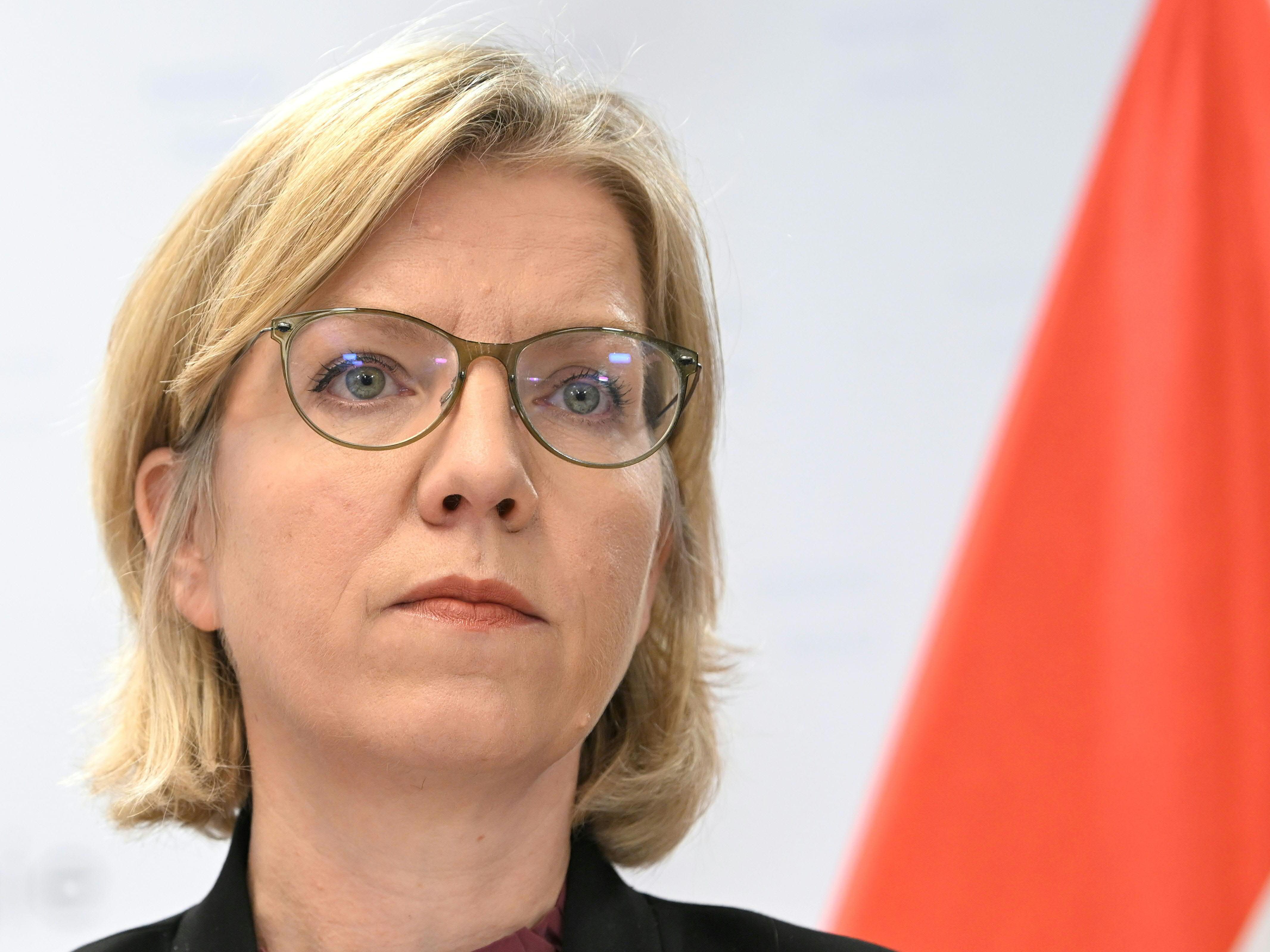 Klimaschutzministerin Gewessler fährt zur UN-Artenschutzkonferenz nach Kanada. Klimaschutzministerin Gewessler fährt zur UN-Artenschutzkonferenz nach Kanada.