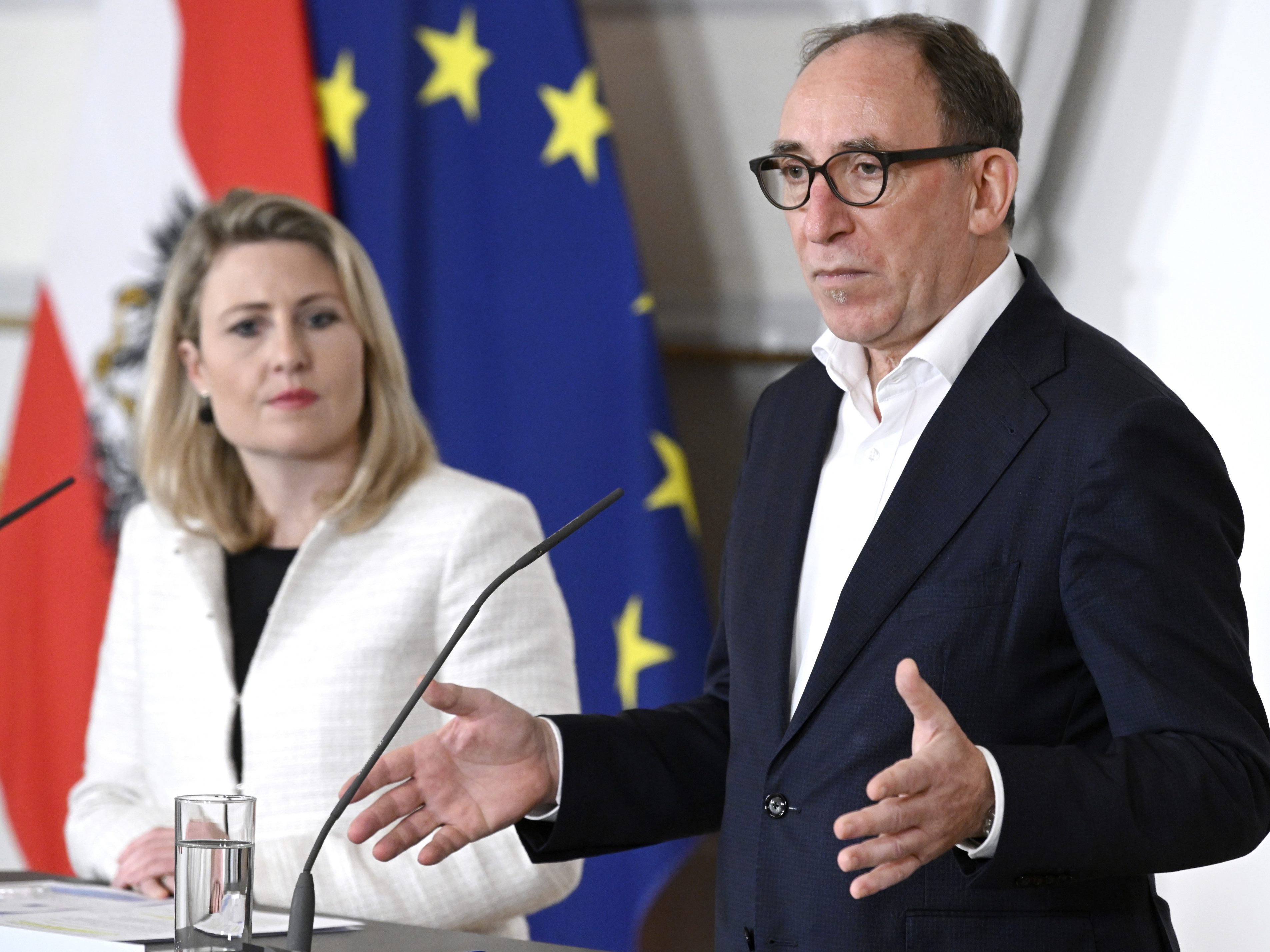 Frauenministerin Raab, Sozialminister Rauch.