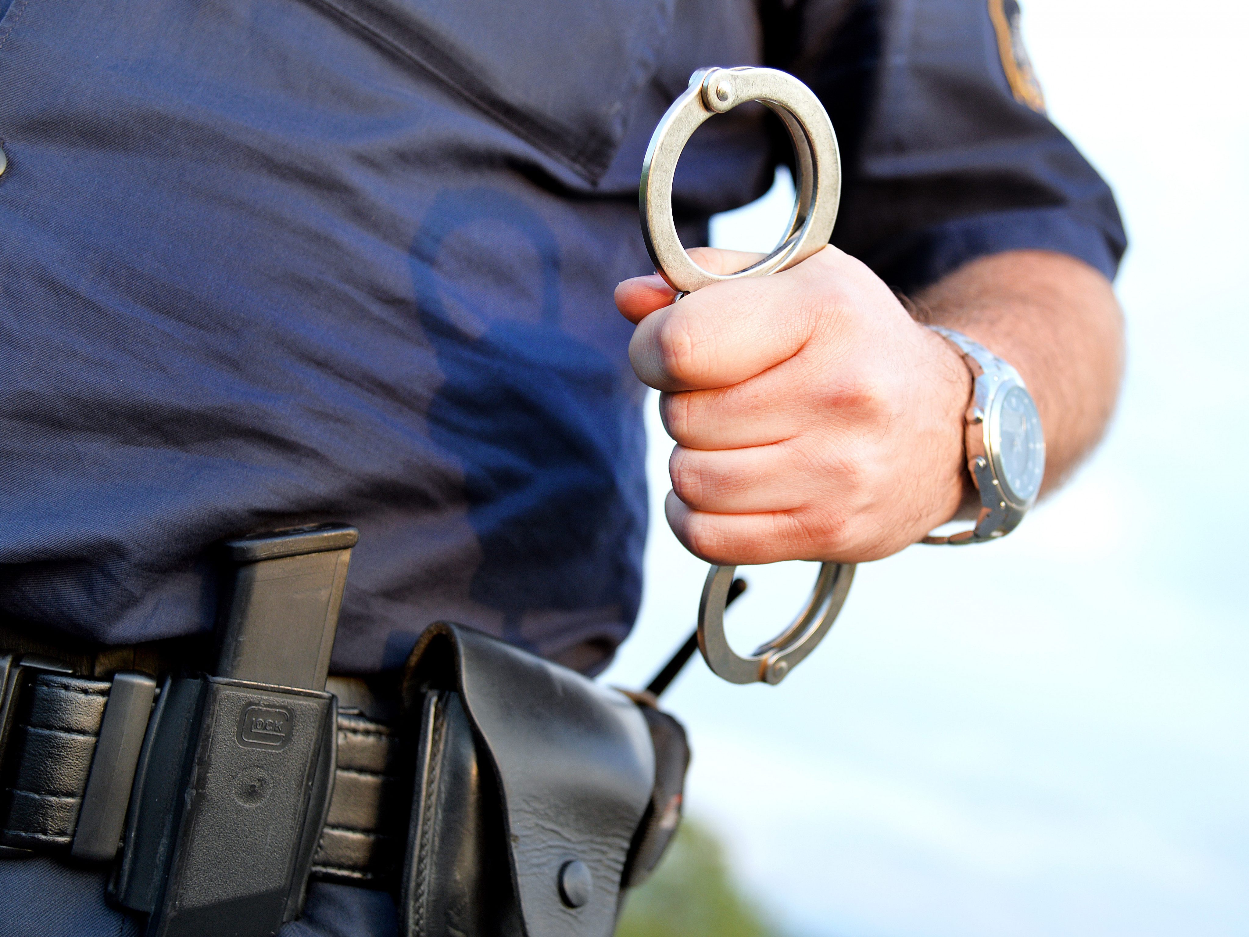 Die Polizei nahm den mutmaßlichen Räuber fest.
