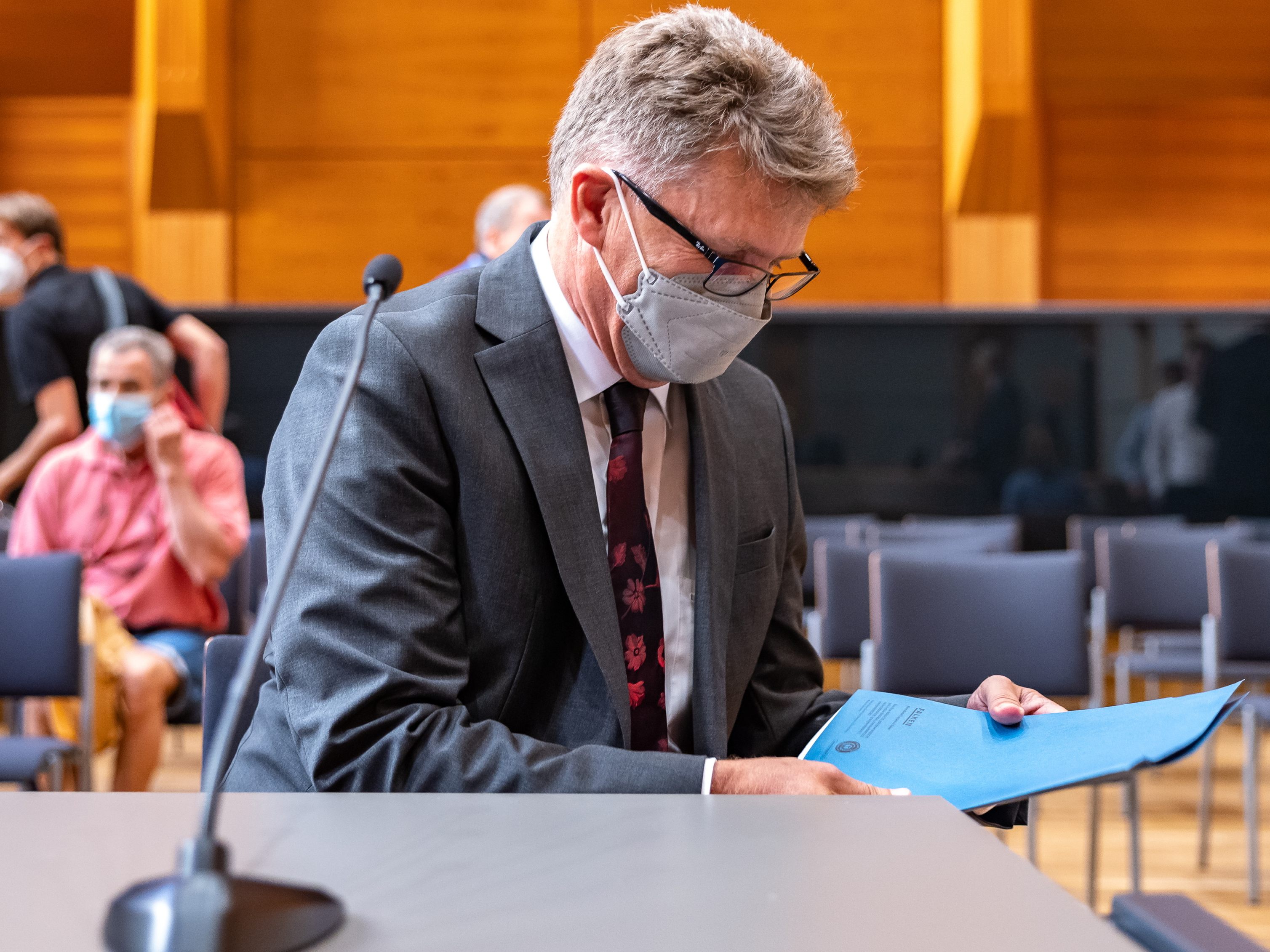 Die gegen den Leiter der Wiener Oberstaatsanwaltschaft, Johann Fuchs, erhobenen Schuldsprüche wurden nun vom Oberlandesgericht Innsbruck aufgehoben. Die gegen den Leiter der Wiener Oberstaatsanwaltschaft, Johann Fuchs, erhobenen Schuldsprüche wurden nun vom Oberlandesgericht Innsbruck aufgehoben.