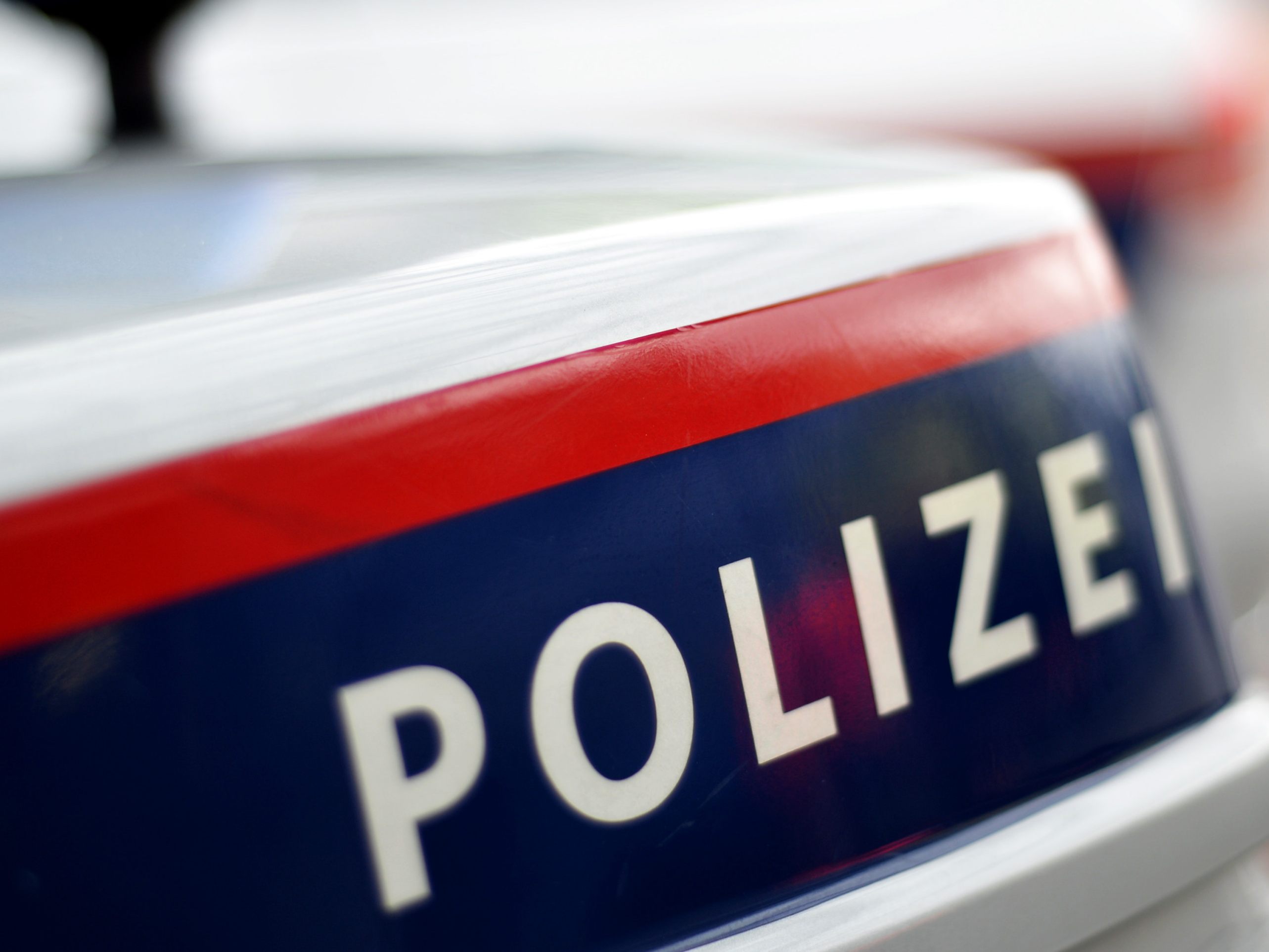 Bei einem Unfall in Lauterach wurden zwei Personen verletzt.