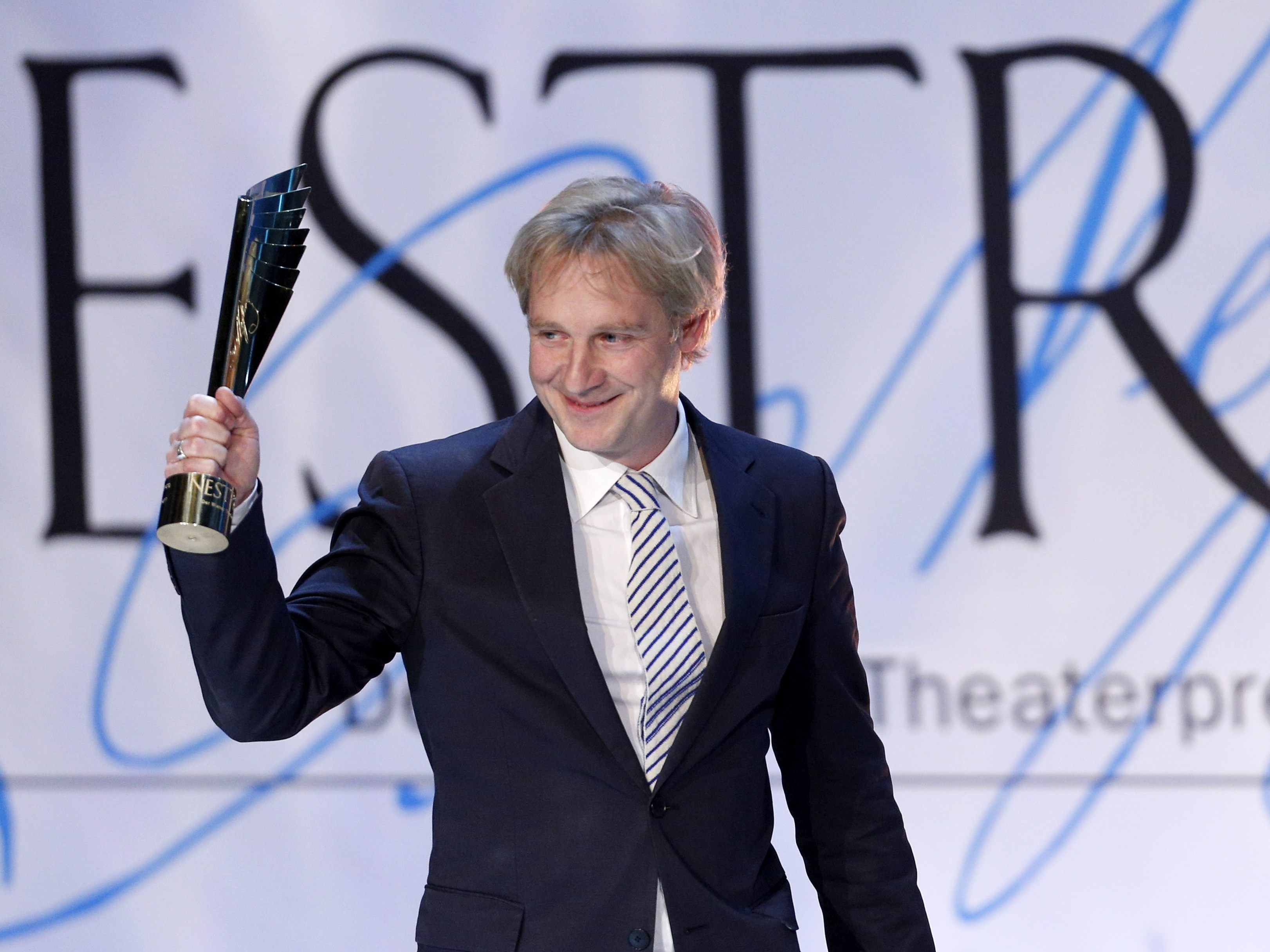 Stefan Bachmann wird neuer Burgtheater-Direktor. Stefan Bachmann wird neuer Burgtheater-Direktor.