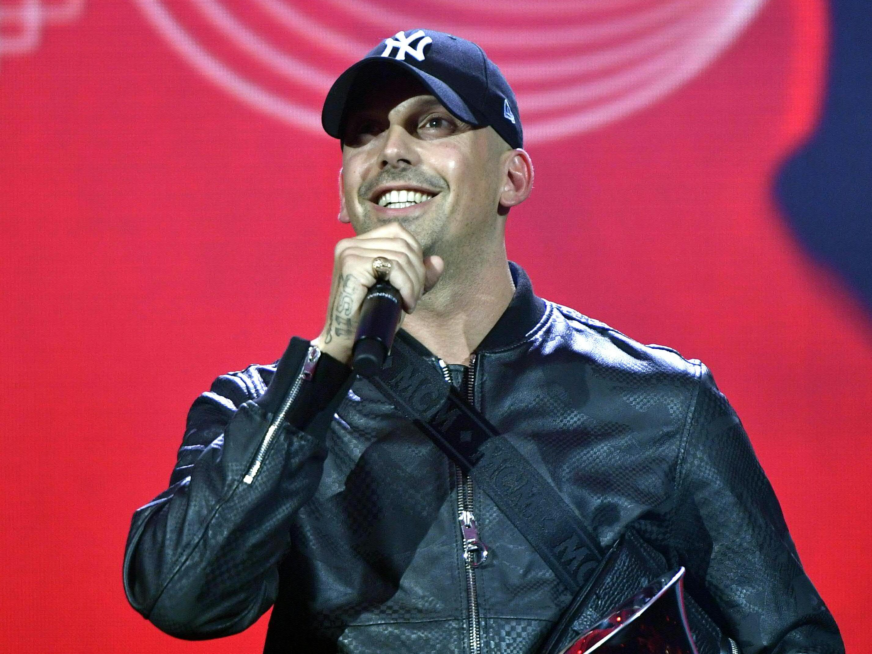 Rapper RAF Camora muss sich wegen einer Schlägerei vor dem Wiener Landesgericht verantworten.