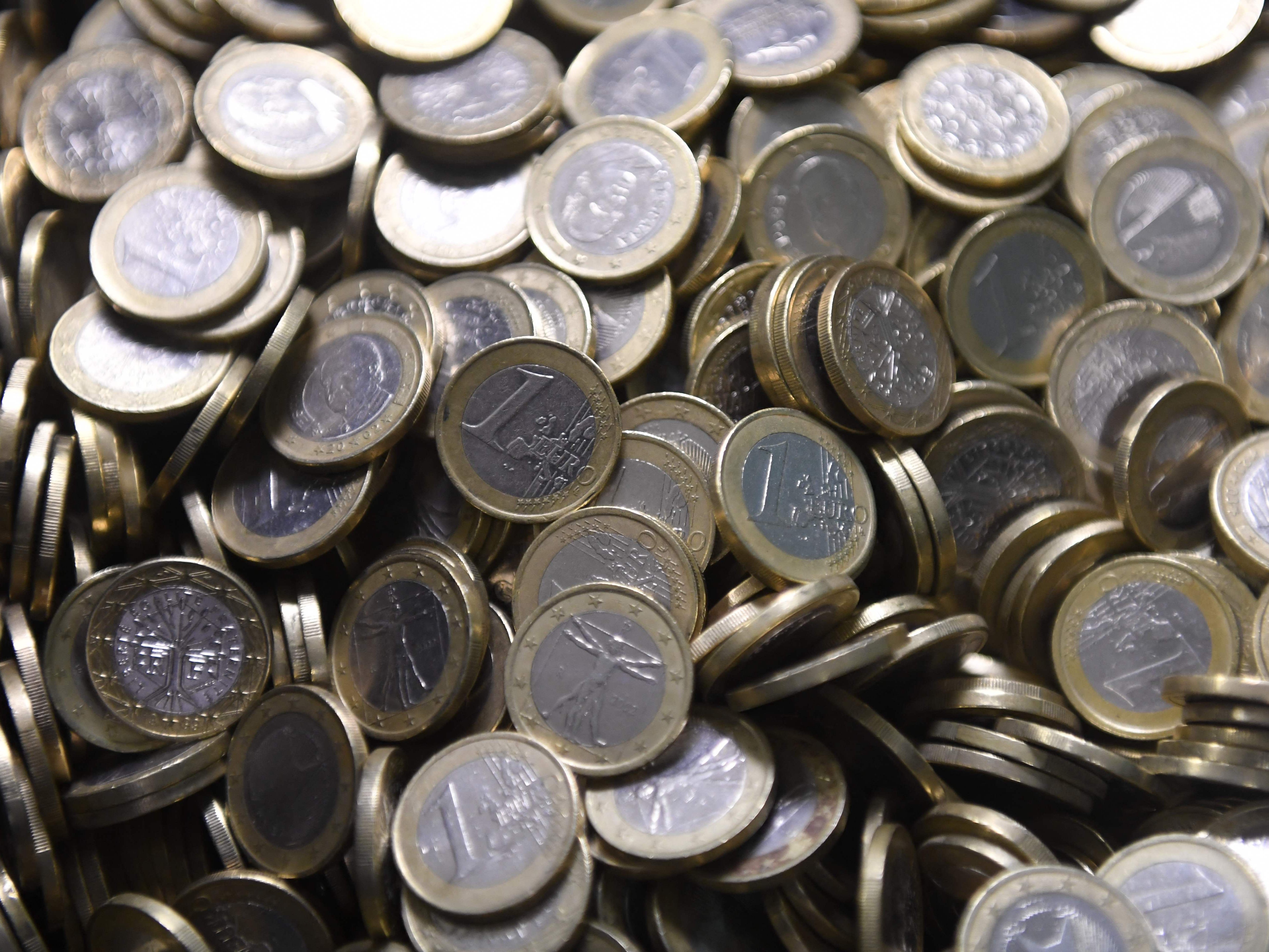 Ganz schön viel Geld: Gemälde "Herbststrauß mit Zitronenfalter" zweitteuerste je versteigerte Werk von Rudolf Wacker. Ganz schön viel Geld: Gemälde "Herbststrauß mit Zitronenfalter" zweitteuerste je versteigerte Werk von Rudolf Wacker.