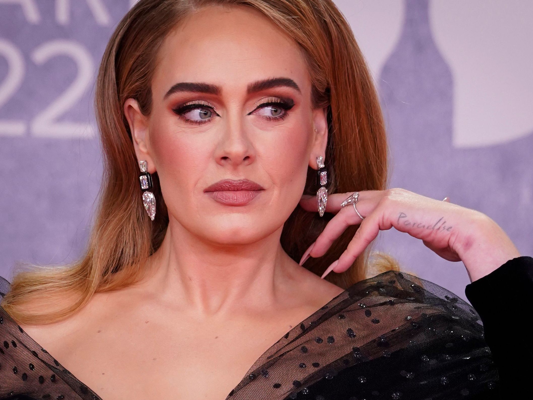 Sängerin Adele erzählte ihren Fans, dass sie während der Zeit ihrer Scheidung fünf Therapiesitzungen am Tag hatte.