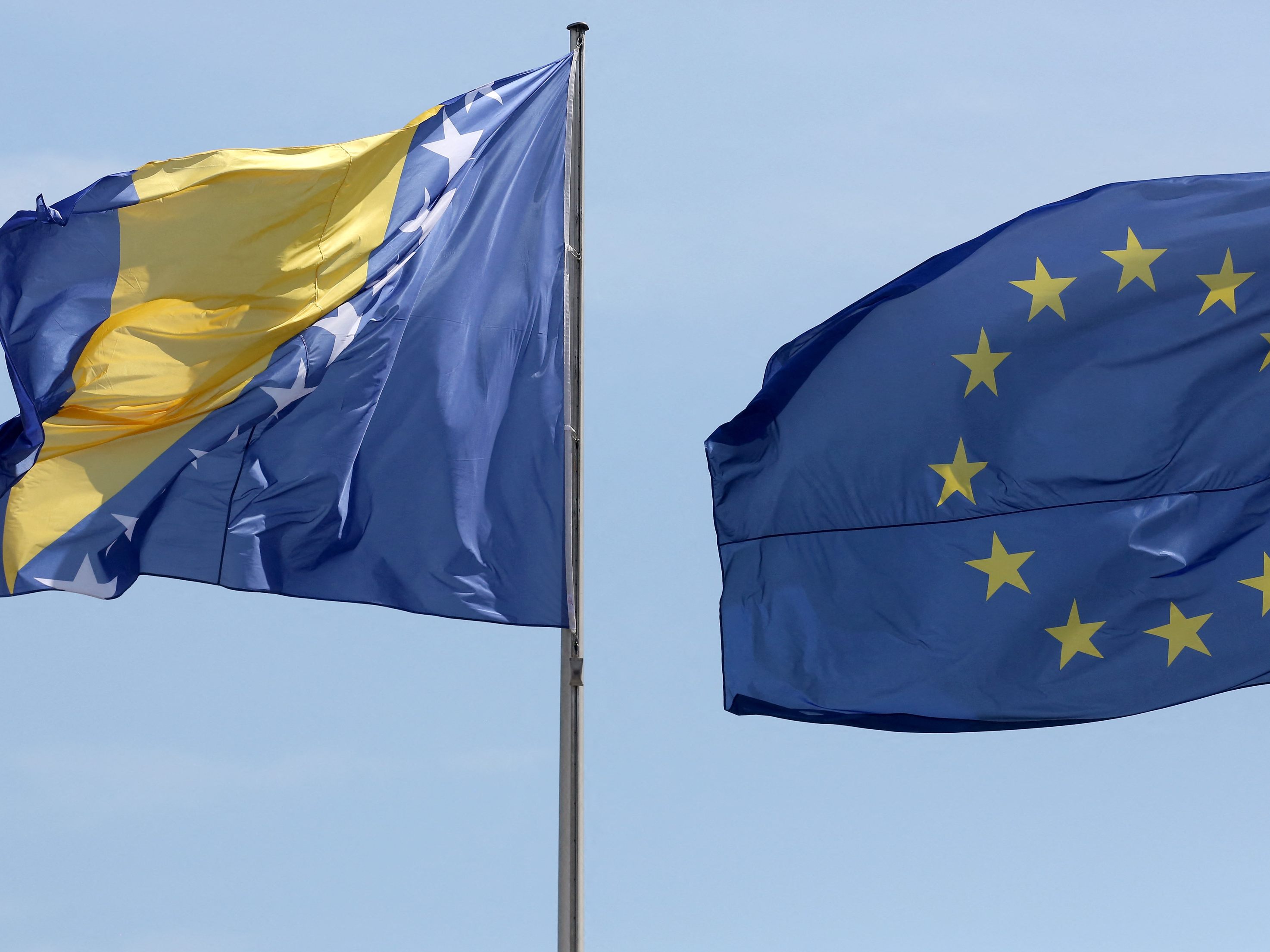 Der EU-Gipfel macht Bosnien-Herzegowina zum Beitrittskandidaten. Der EU-Gipfel macht Bosnien-Herzegowina zum Beitrittskandidaten.