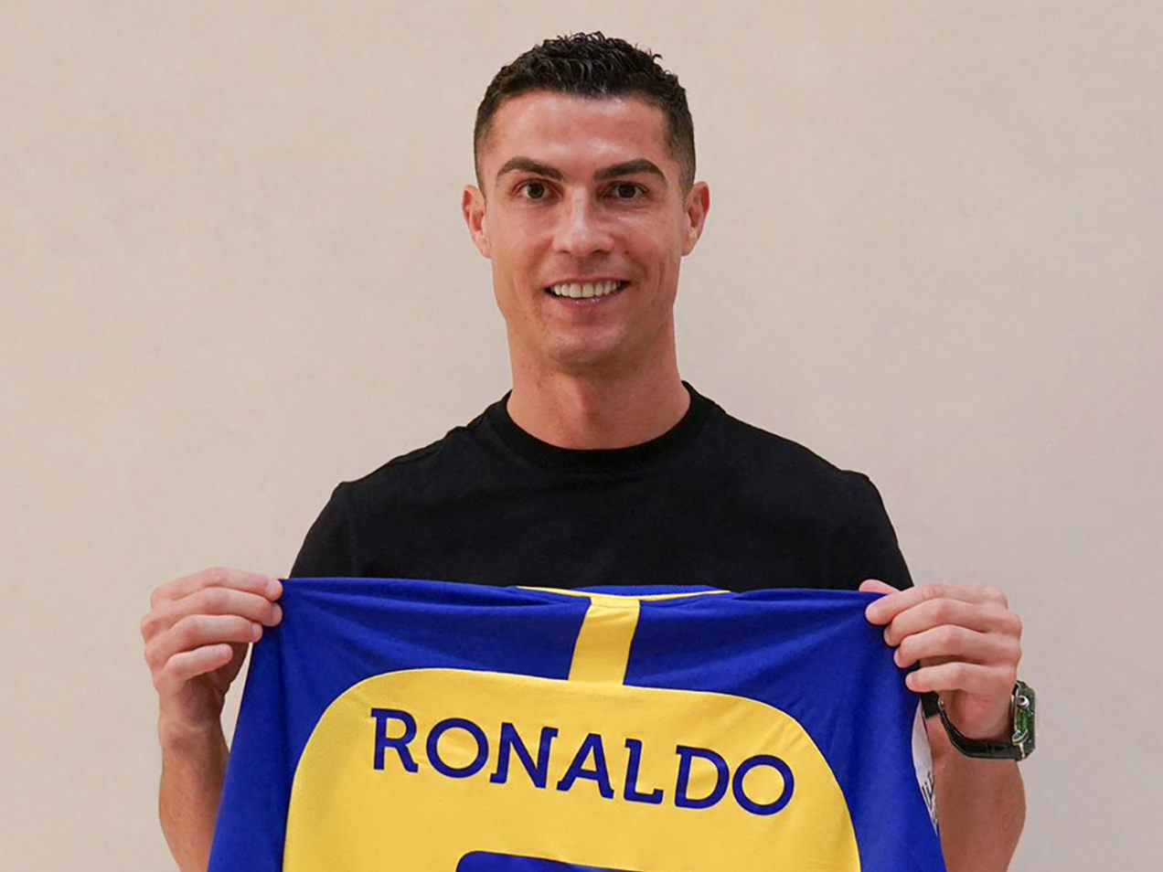 Cristiano Ronaldo wechselt nach Saudi Arabien. Cristiano Ronaldo wechselt nach Saudi Arabien.