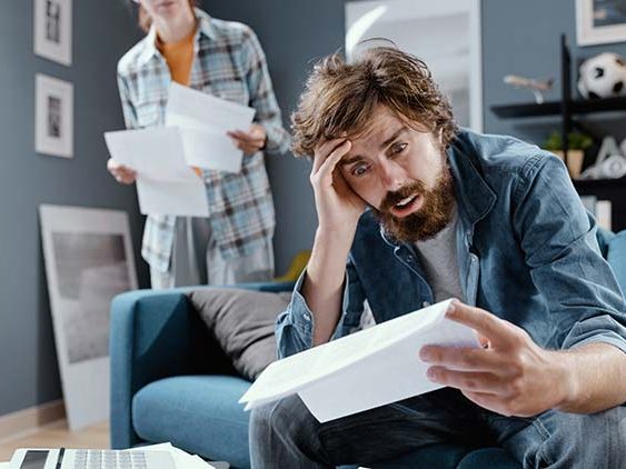 Die AK Vorarlberg fragt die Vorarlberger:innen, wie sie mit der Teuerung zurechtkommen. (Foto: adobe.stock) Die AK Vorarlberg fragt die Vorarlberger:innen, wie sie mit der Teuerung zurechtkommen. (Foto: adobe.stock)