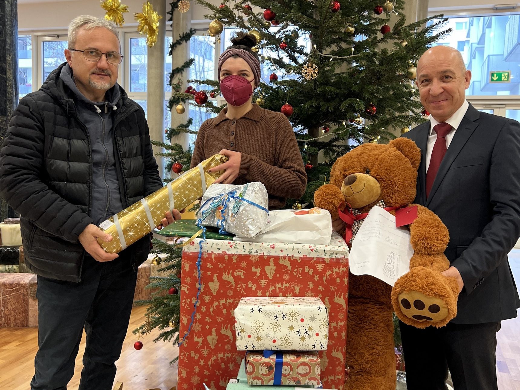 Bereits zum 10. Mal konnte der Verein MUT mit seiner Aktion "Weihnachtsengel" Herzenswünsche von Kindern erfüllen. Bereits zum 10. Mal konnte der Verein MUT mit seiner Aktion "Weihnachtsengel" Herzenswünsche von Kindern erfüllen.