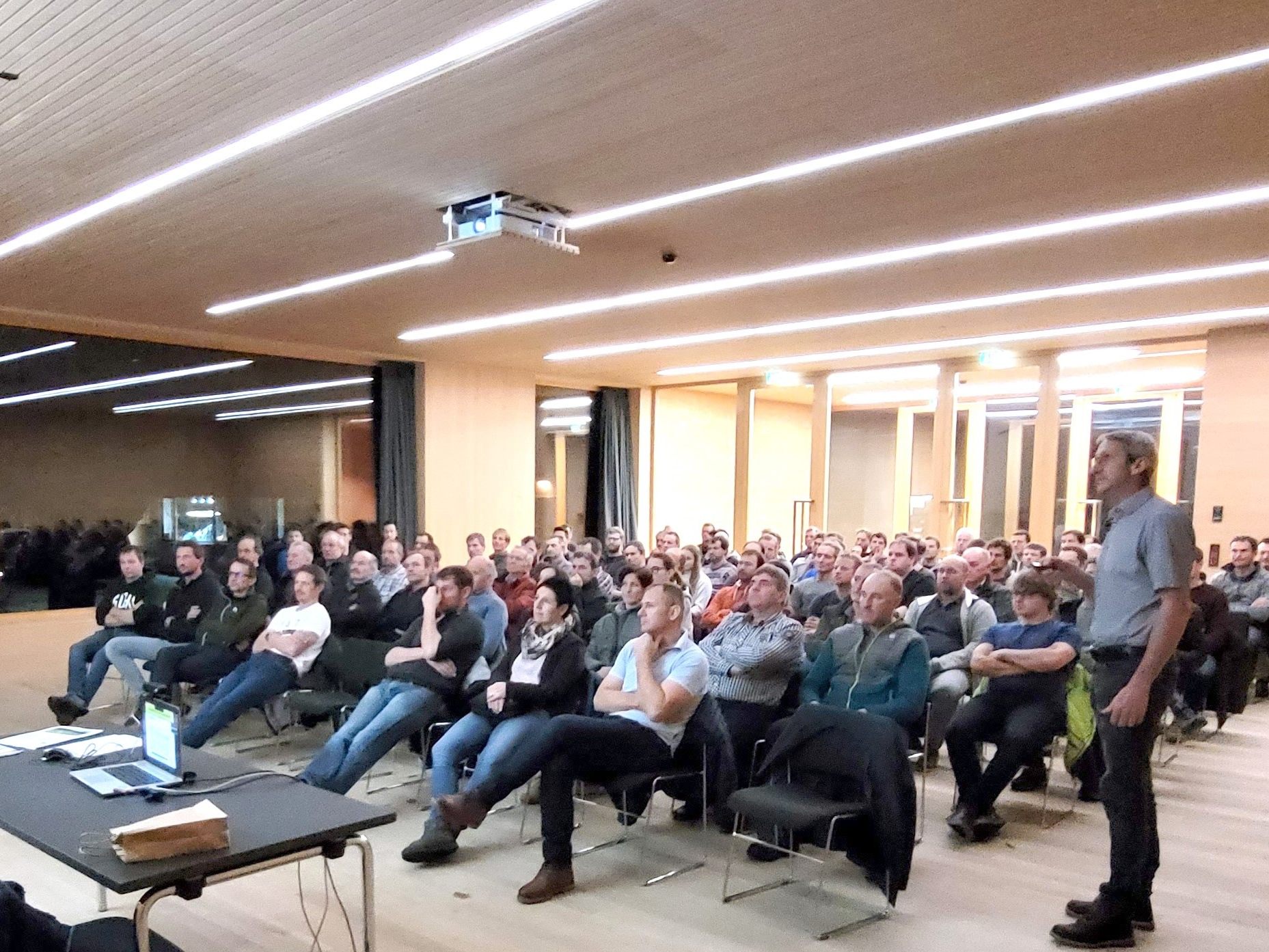 Großes Interesse am Infoabend Landwirtschaft mit Klaus Küng und Thomas Guggenberger.