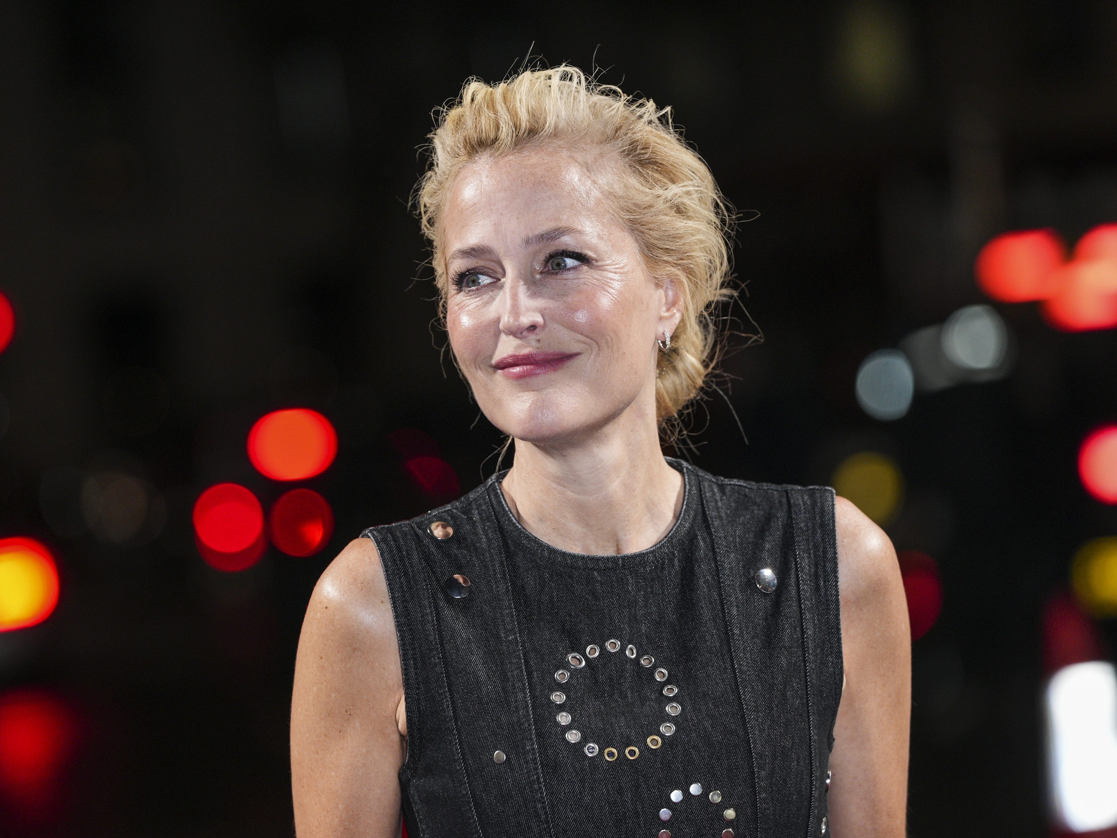 Schauspielerin Gillian Anderson hatte Spaß beim Dreh zu "Der denkwürdige Fall des Mr Poe".