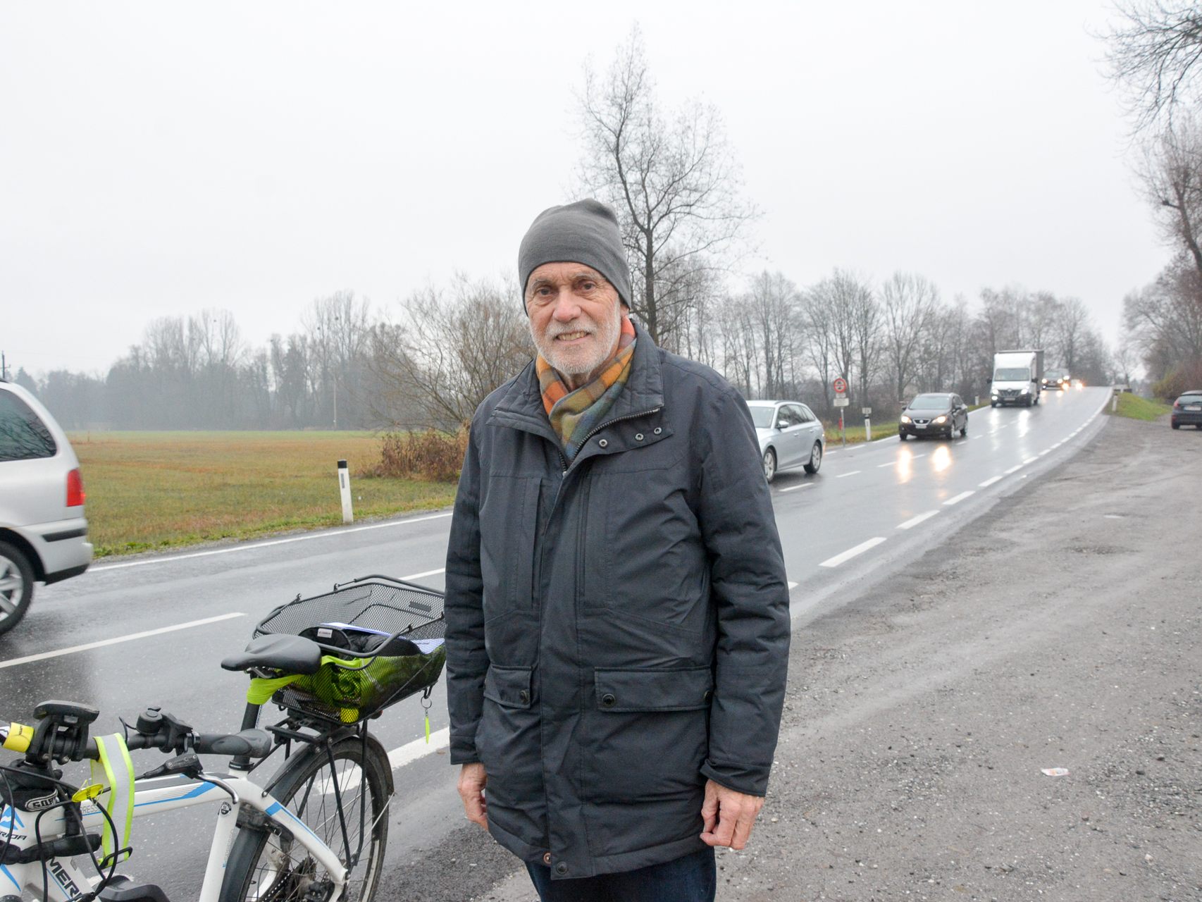 Die Straßen durch das Ried werden immer mehr zu Durchzugsstraßen. Manfred Hagen sieht das Naherholungsgebiet in Gefahr. Die Straßen durch das Ried werden immer mehr zu Durchzugsstraßen. Manfred Hagen sieht das Naherholungsgebiet in Gefahr.