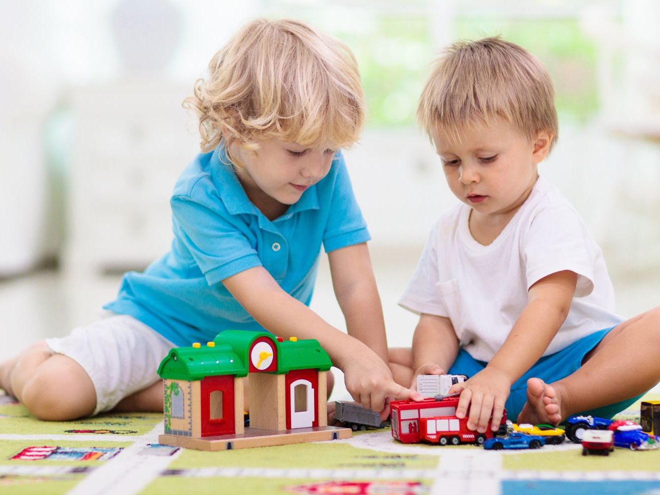 Spielzeug ohne Lautsprecher schonen nicht nur die Nerven von Eltern, sondern auch die Ohren der Kinder. Spielzeug ohne Lautsprecher schonen nicht nur die Nerven von Eltern, sondern auch die Ohren der Kinder.