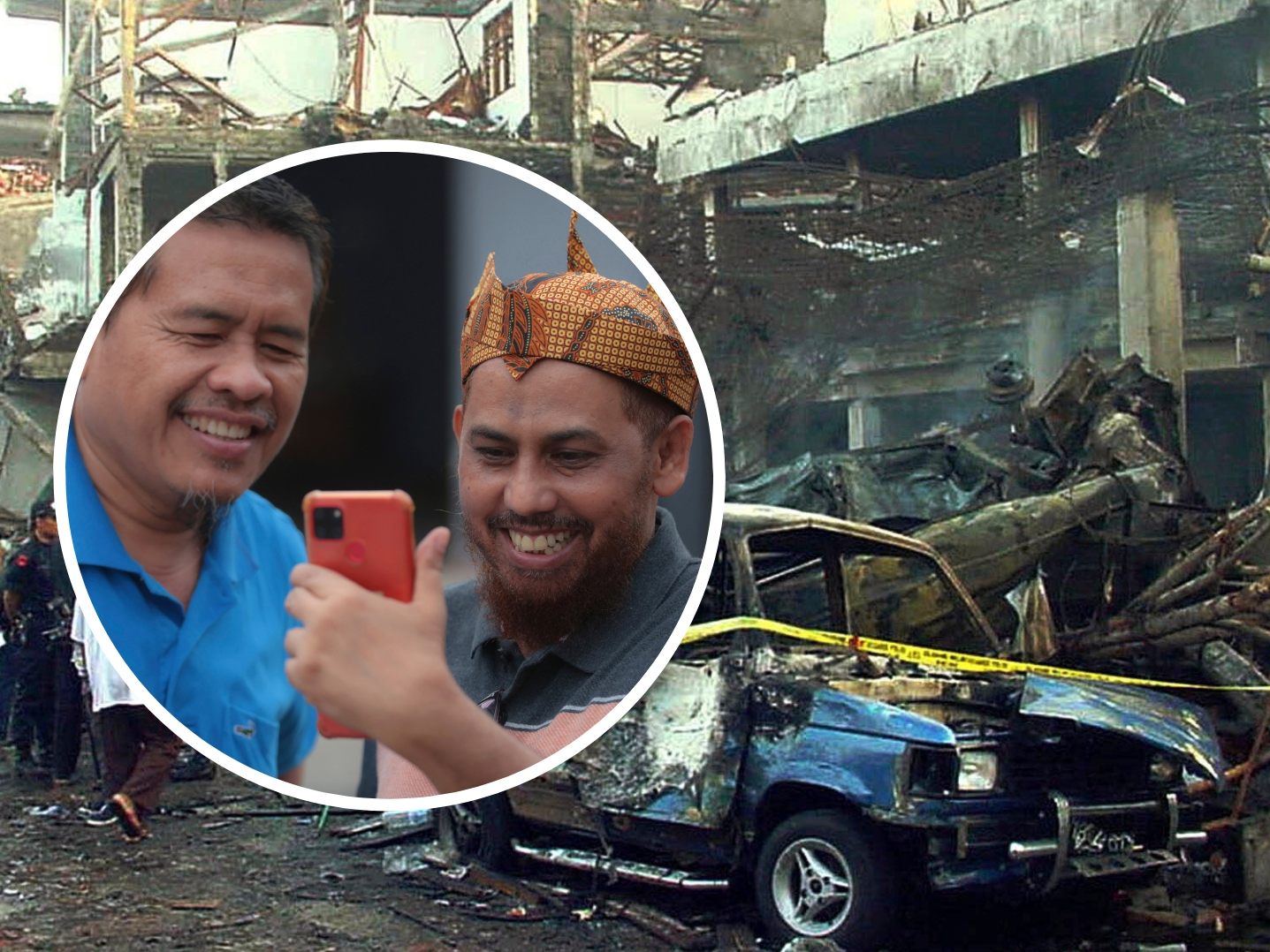 Umar Patek, rechts, muss bis zum Ende seiner Bewährung an einem Mentorenprogramm teilnehmen. Umar Patek, rechts, muss bis zum Ende seiner Bewährung an einem Mentorenprogramm teilnehmen.