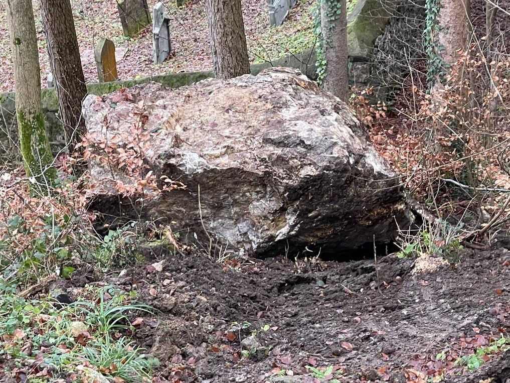 Beim Schwefelberg in Hohenems ist es zu einem Felssturz gekommen.