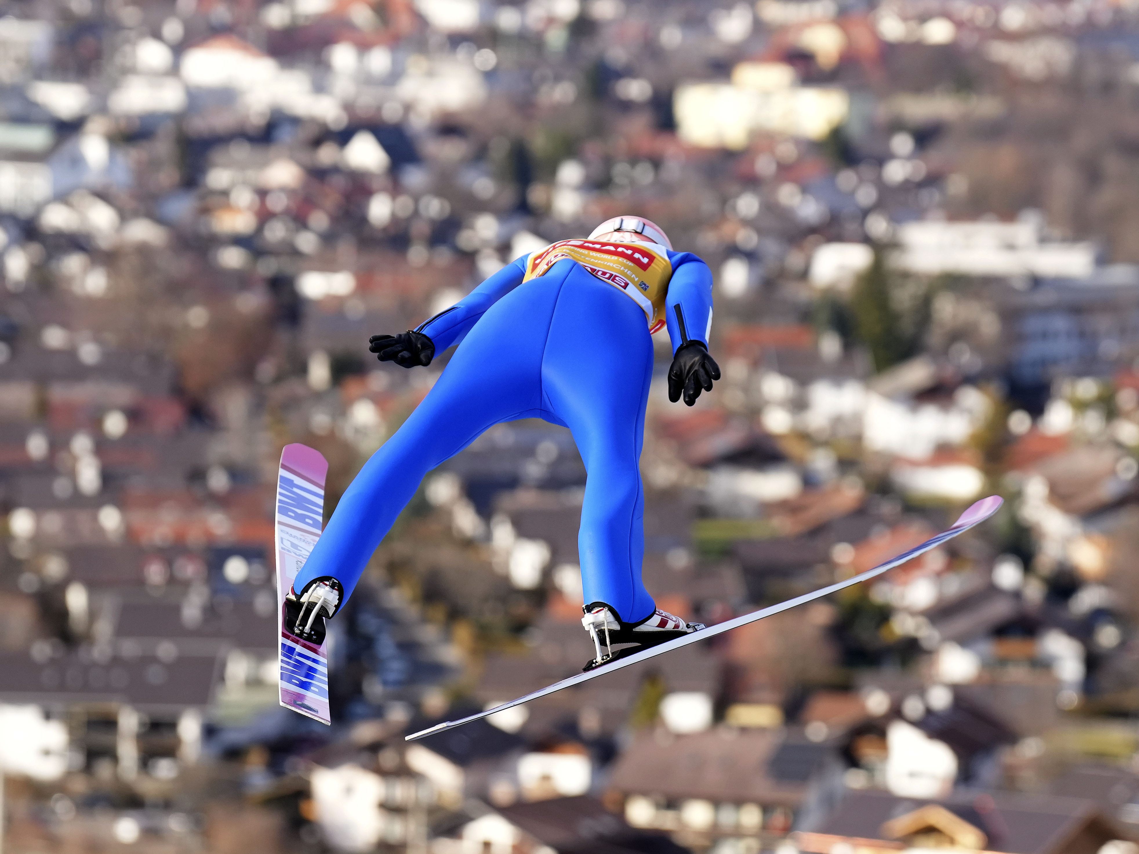 Dawid Kubacki gewinnt die Quali in Garmisch-Partenkirchen. Dawid Kubacki gewinnt die Quali in Garmisch-Partenkirchen.