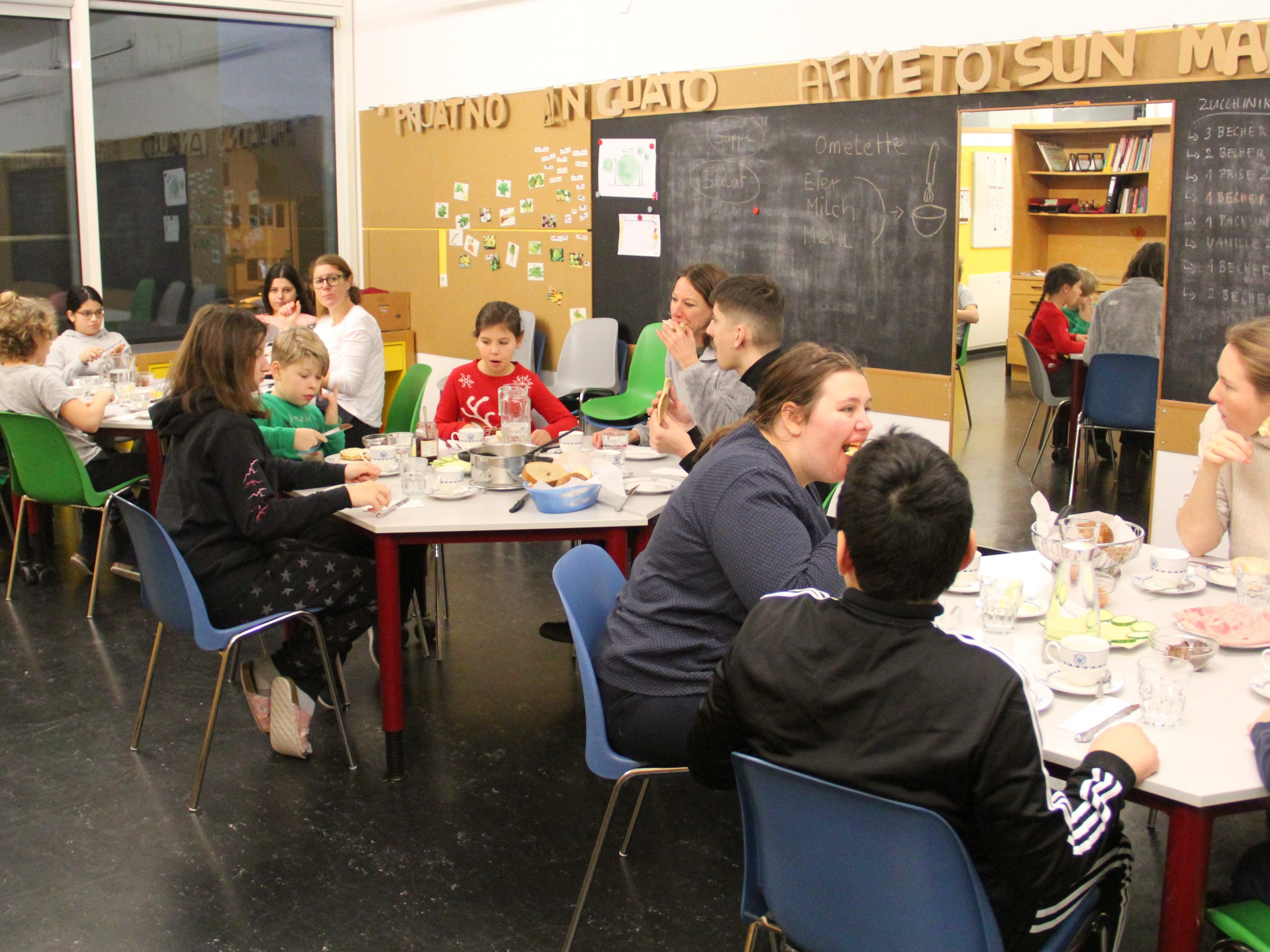 Das Sonderpädagogische Zentrum in Lustenau veranstaltet den ganzen Dezember gemeinsame Adventfrühstücke mit ihren Schülern. Das Sonderpädagogische Zentrum in Lustenau veranstaltet den ganzen Dezember gemeinsame Adventfrühstücke mit ihren Schülern.