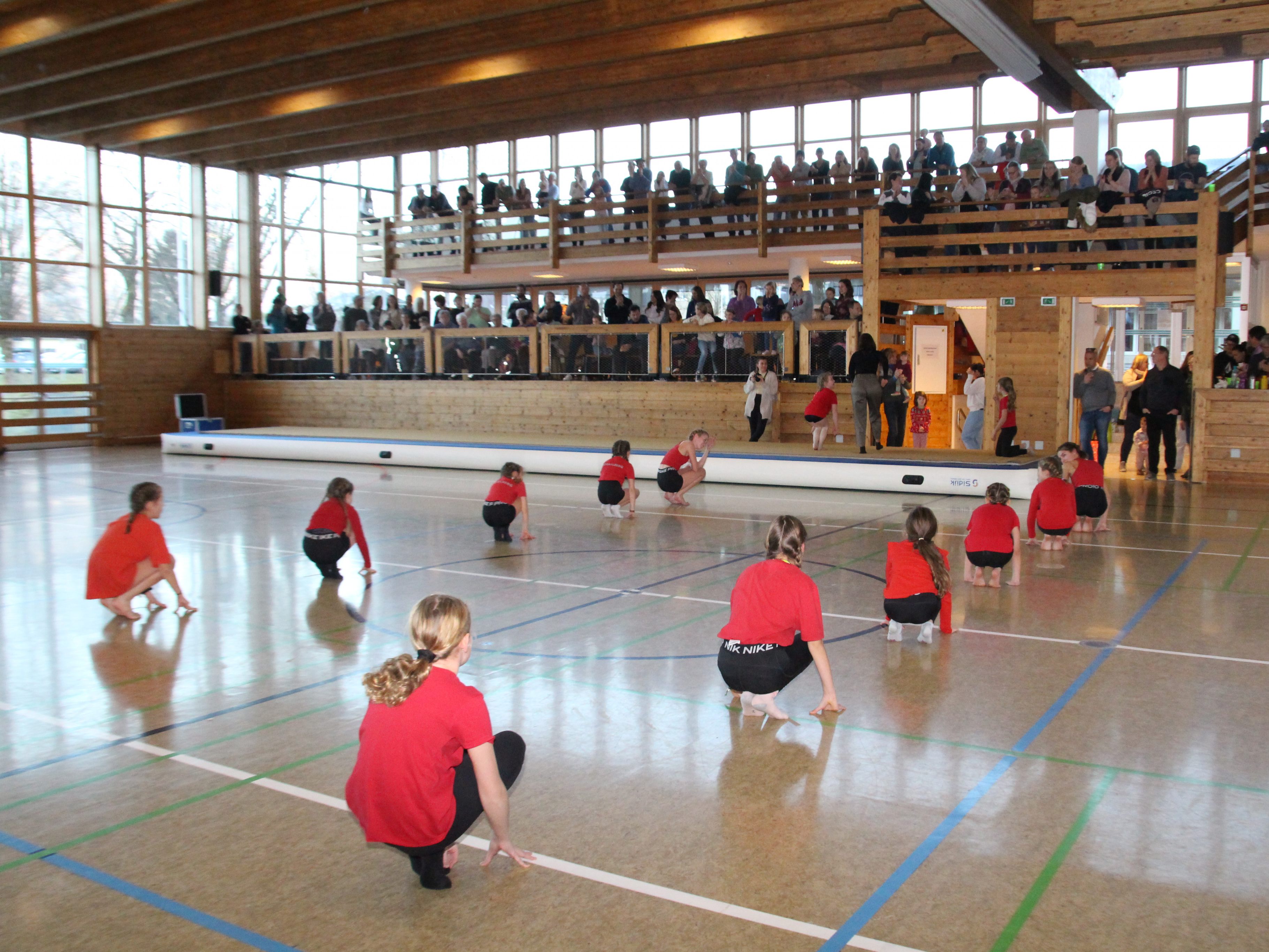 Nikolausturnen der Turnerschaft Frastanz in der Mittelschule Nikolausturnen der Turnerschaft Frastanz in der Mittelschule