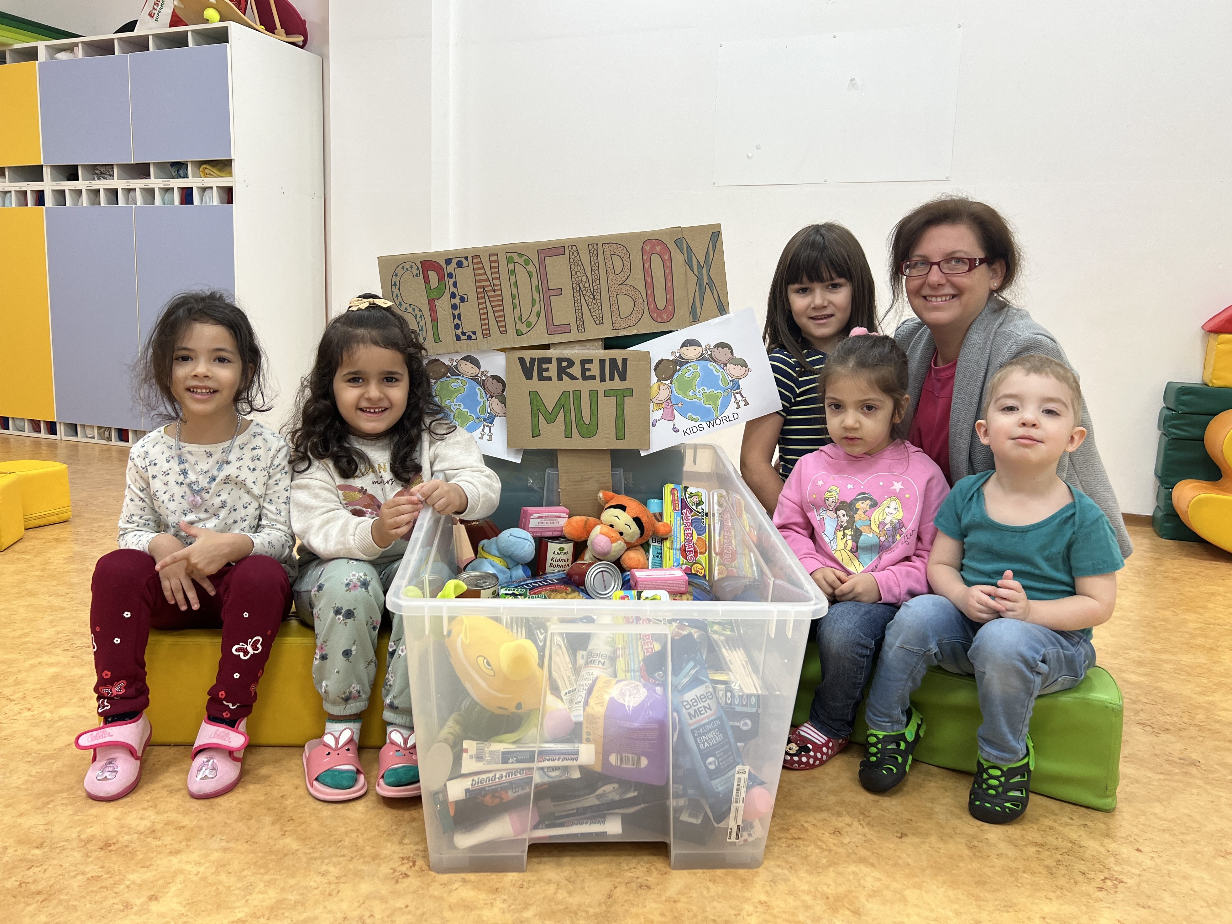 Kindergartenkinder sammeln für den Verein MUT.