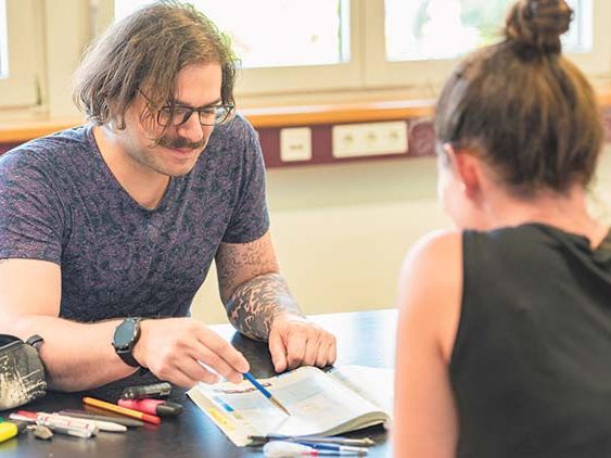 Die Lernhilfe nehmen Schüler:innen in Anspruch, die sich verbessern wollen. Das ist in den Semester-, Oster- und Sommerferien möglich.