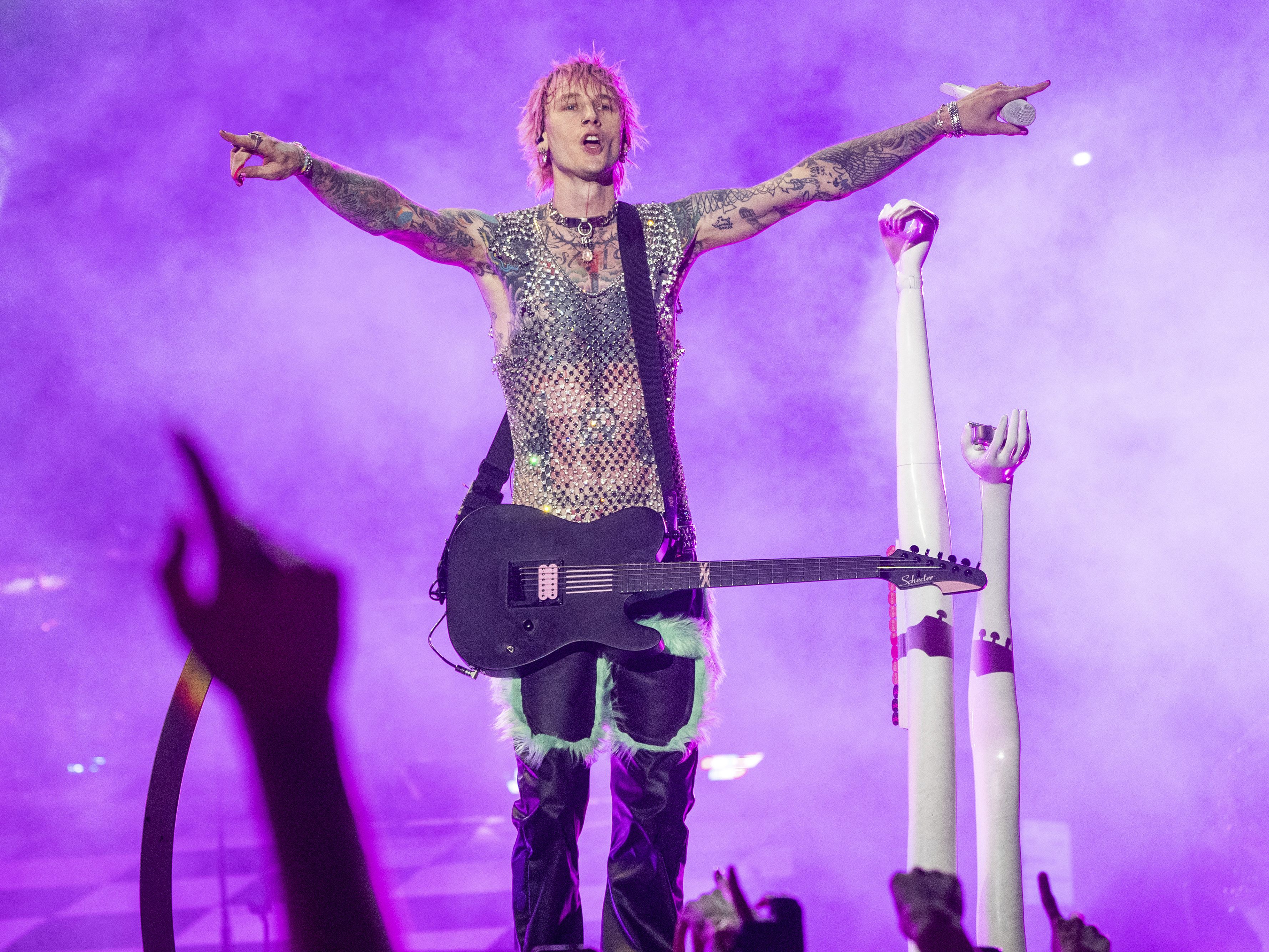 Machine Gun Kelly beim "Not Afraid"-Festival auf der Wiener Donauinsel. Machine Gun Kelly beim "Not Afraid"-Festival auf der Wiener Donauinsel.