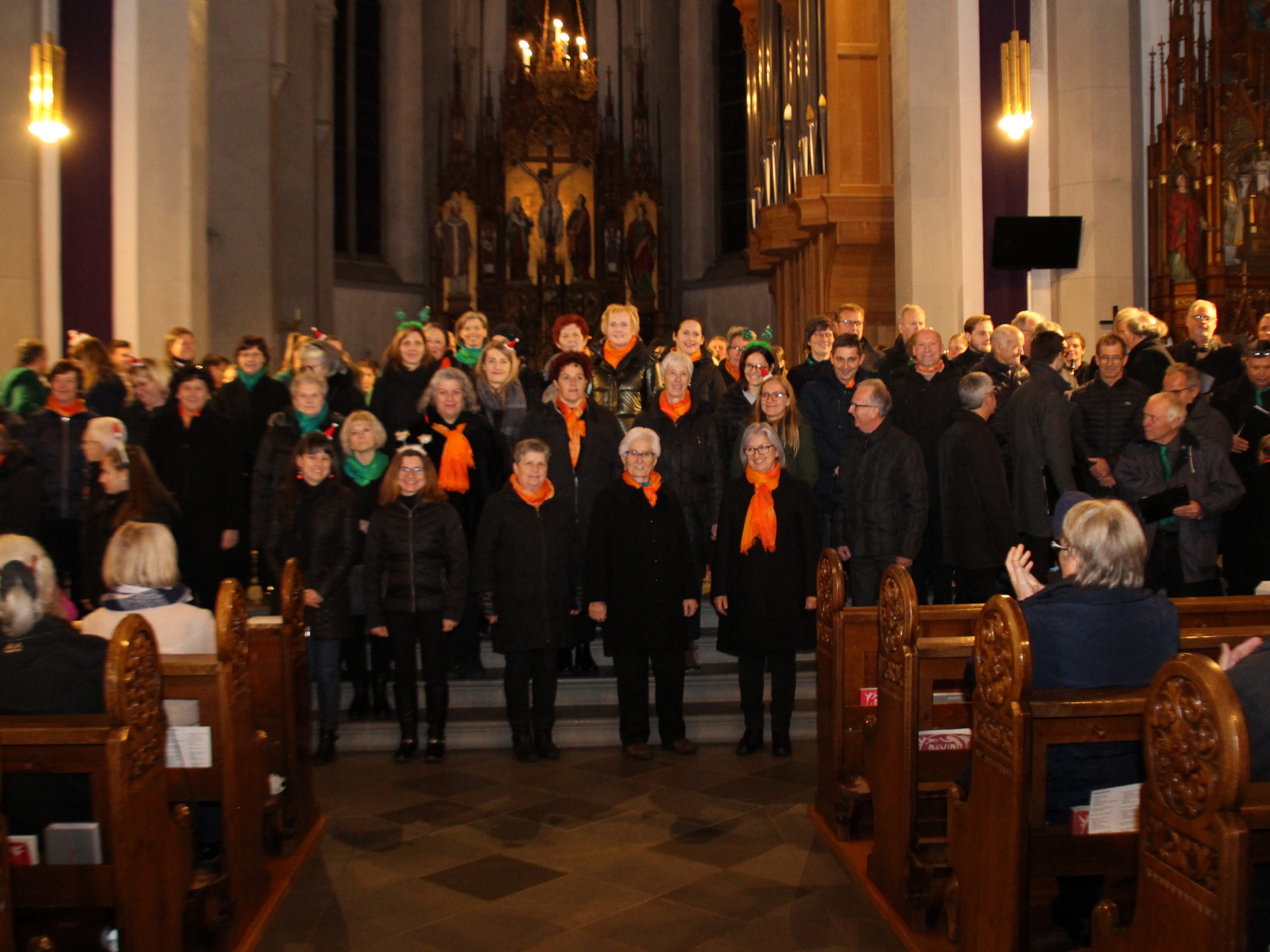 Besinnliches gemeinsames Adventkonzert in der Pfarrkirche.