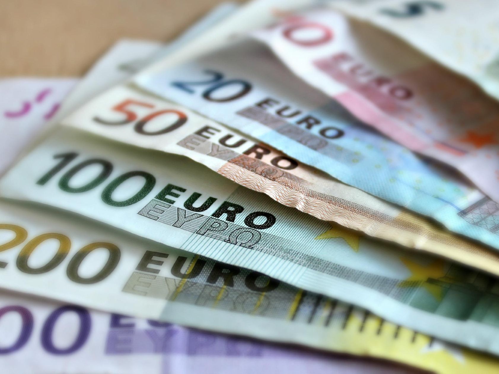 Der Verfassungsausschuss hat den Gehaltsabschluss für den öffentlichen Dienst gebilligt. Der Verfassungsausschuss hat den Gehaltsabschluss für den öffentlichen Dienst gebilligt.
