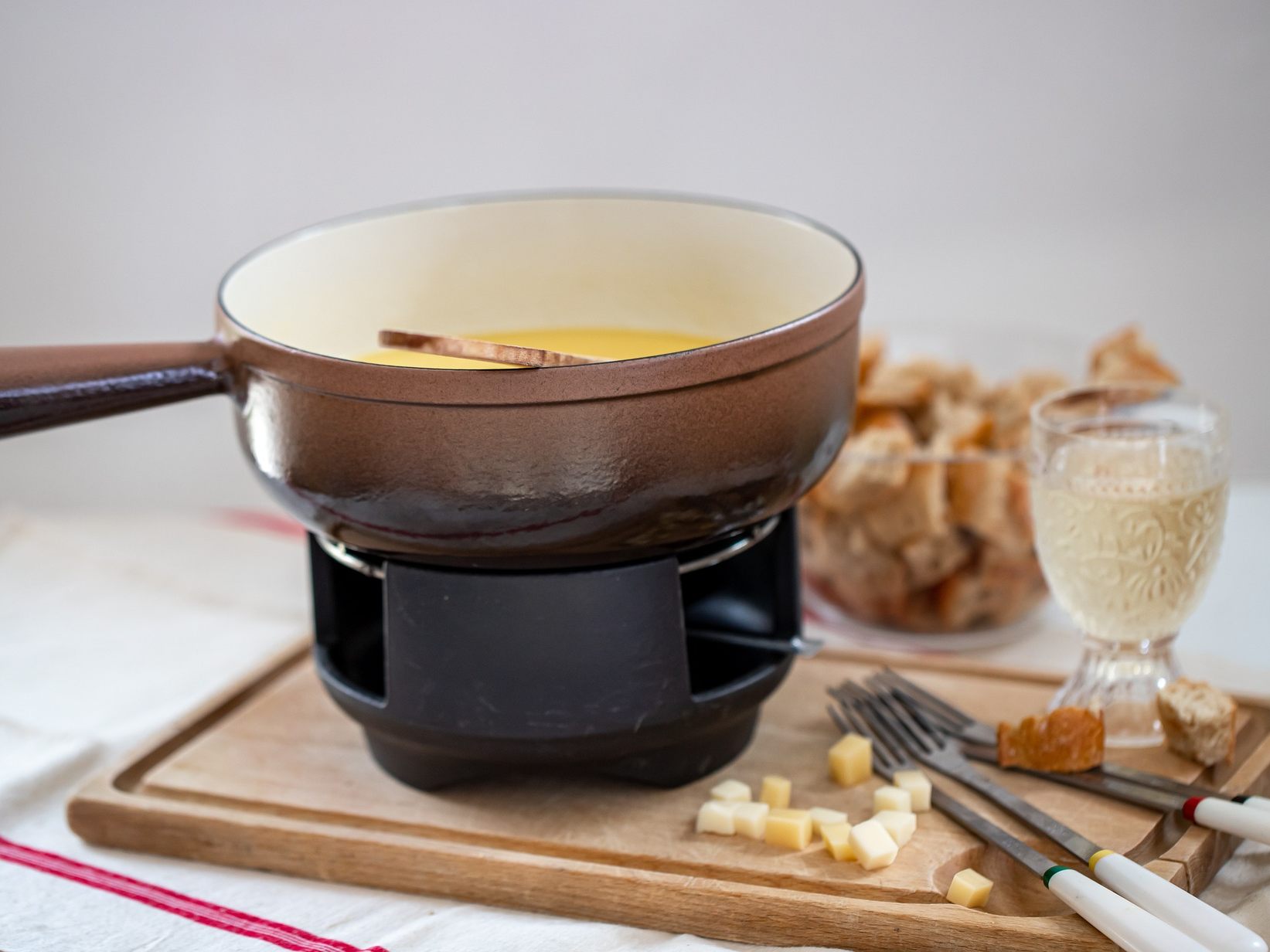 Diese Käsesorten sind am besten für das Silvester-Fondue geeignet.