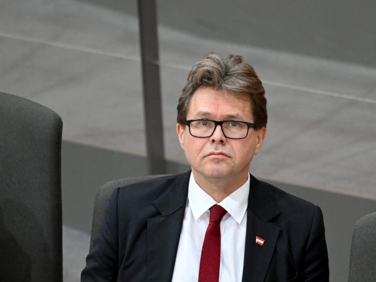 Die Ankündigung von Bildungsminister Martin Polaschek (ÖVP) die Lehrerausbildung zu reformieren stößt bei einigen Experten auf Kritik. Die Ankündigung von Bildungsminister Martin Polaschek (ÖVP) die Lehrerausbildung zu reformieren stößt bei einigen Experten auf Kritik.