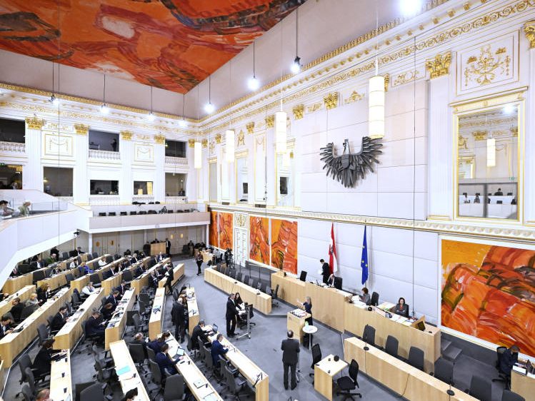 Das Image der Politiker hat sich in den letzten Jahrzehnten verschlechtert. Das Image der Politiker hat sich in den letzten Jahrzehnten verschlechtert.