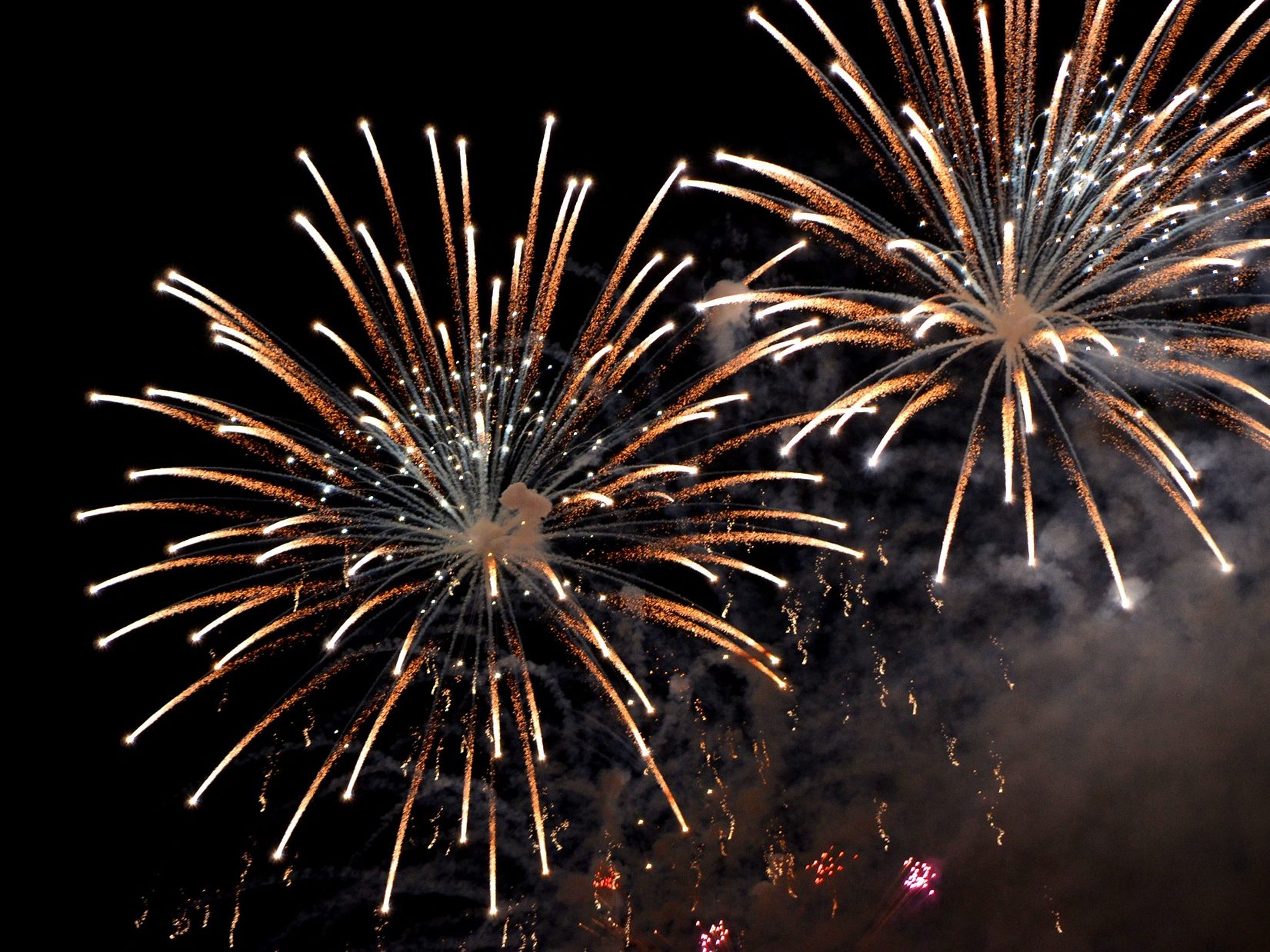 Diese Tipps können bei Schäden an Autos nach Silvester behilflich sein.