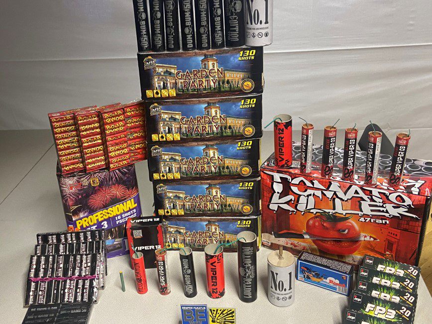 Gefährliche Menge "scharfe" Pyrotechnik in Wien sichergestellt. Gefährliche Menge "scharfe" Pyrotechnik in Wien sichergestellt.