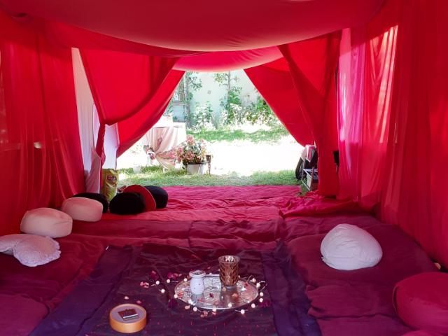 Das Rote Zelt