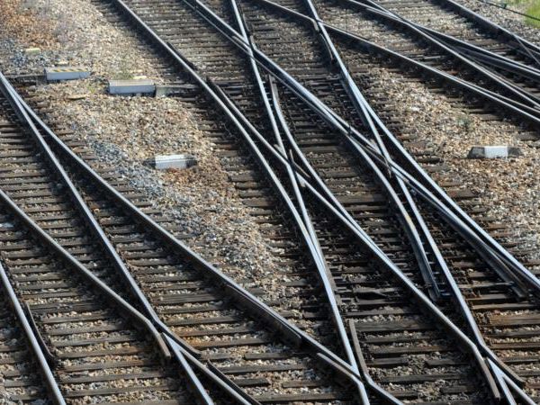 Ein Autolenker überstand einen Unfall mit einem Zug in Kärnten unverletzt. Ein Autolenker überstand einen Unfall mit einem Zug in Kärnten unverletzt.