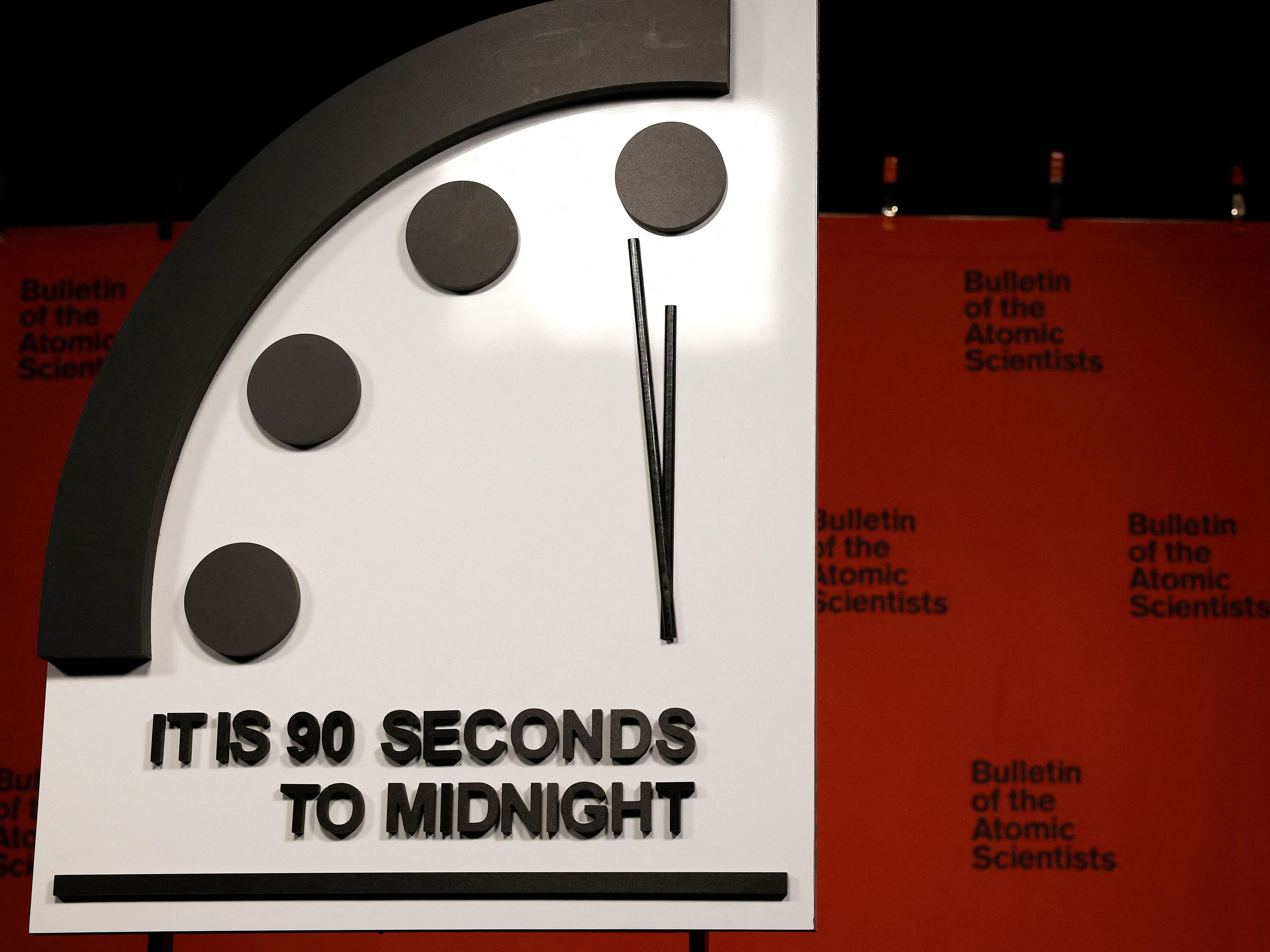 Die "Doomsday Clock" ist so weit wie nie zuvor vorgerückt.