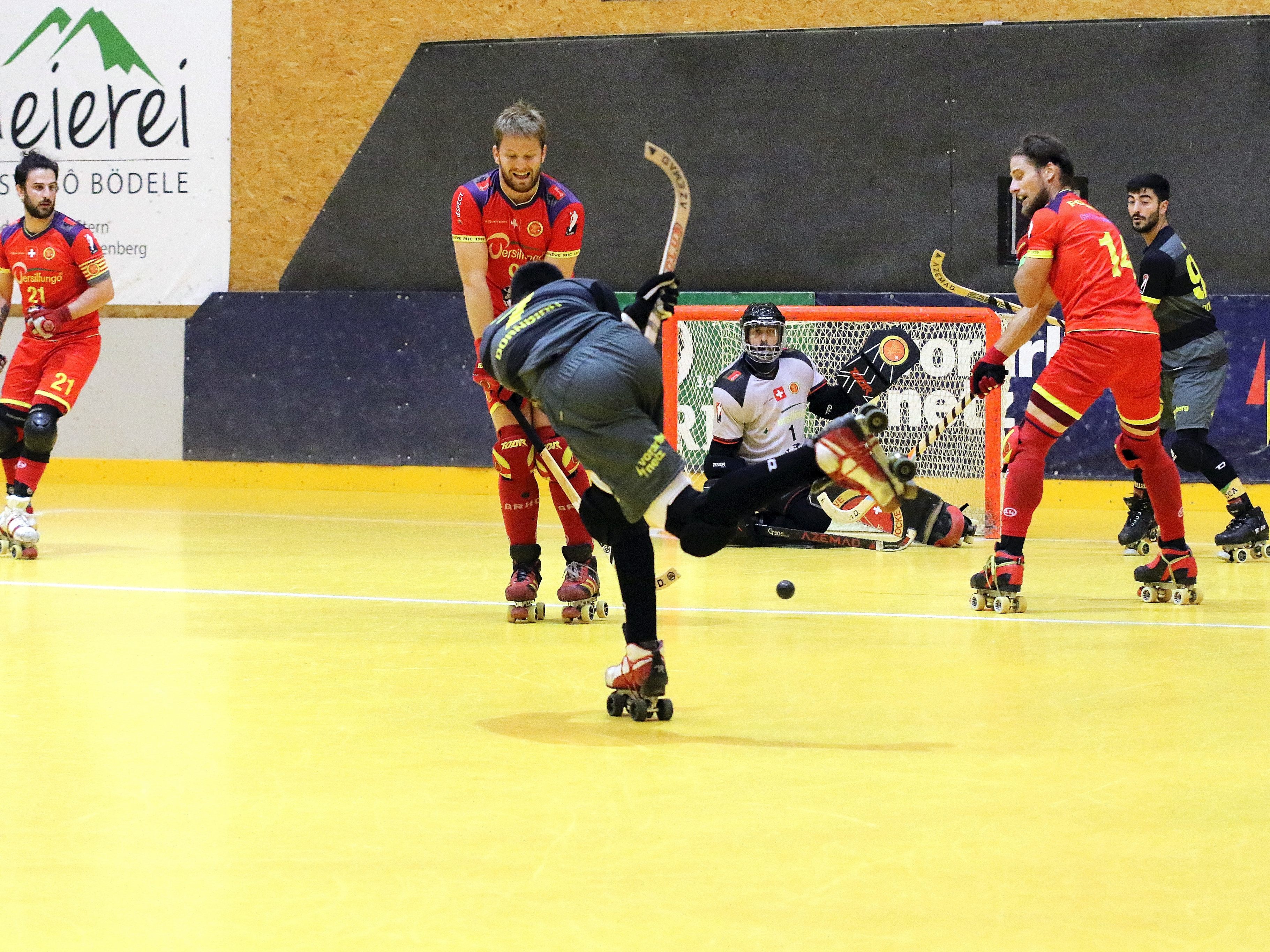 Beim Auswärtsspiel in Genf möchten die Dornbirner Rollhockey-Cracks unbedingt wieder punkten. Beim Auswärtsspiel in Genf möchten die Dornbirner Rollhockey-Cracks unbedingt wieder punkten.