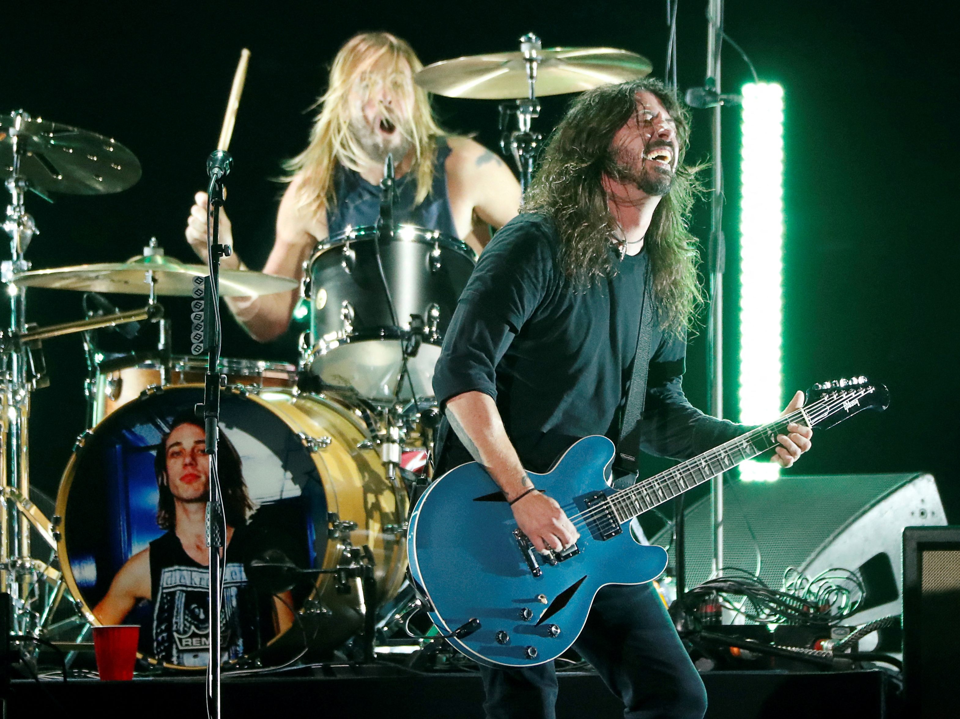 Erstmals seit dem Tod von Schlagzeuger Taylor Hawkins (hinten im Bild) treten die Foo Figthers wieder auf US-Festivals auf.