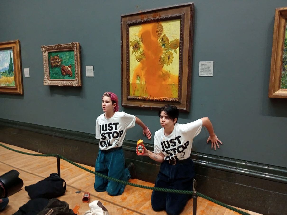Nach der Aktion bei der Suppe auf ein van Gogh Gemälde geschüttet wurde, plädieren die Aktivisten nun auf "nicht schuldig".