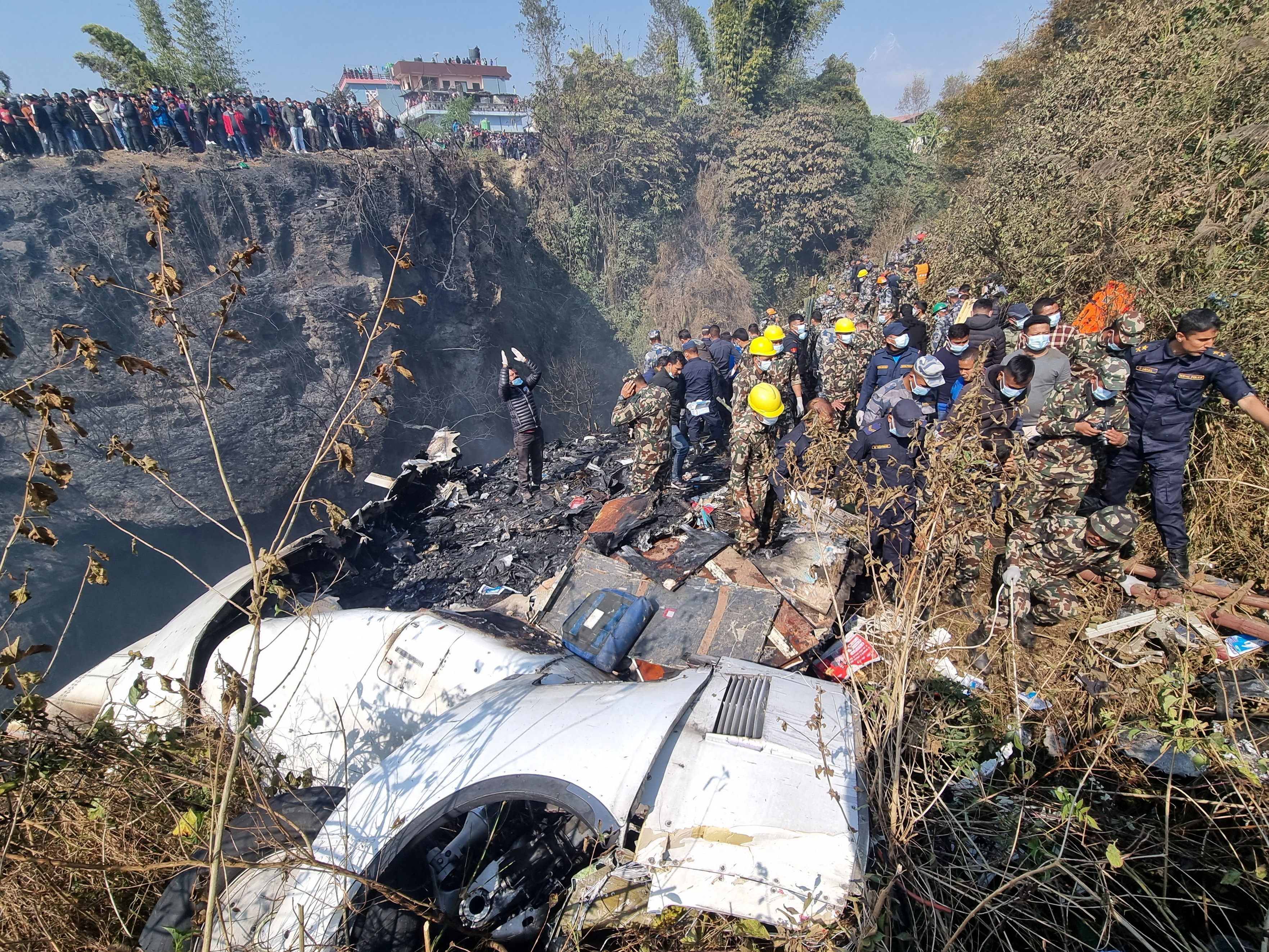 In Nepal stürzte ein Flugzeug mit 72 Menschen an Bord ab.