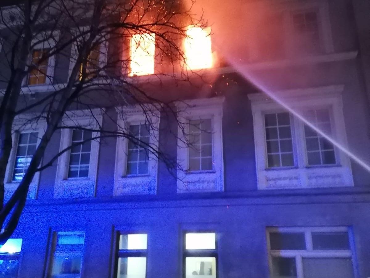 In der Hasnergasse in Wien-Ottakring stand eine Wohnung in Flammen. In der Hasnergasse in Wien-Ottakring stand eine Wohnung in Flammen.