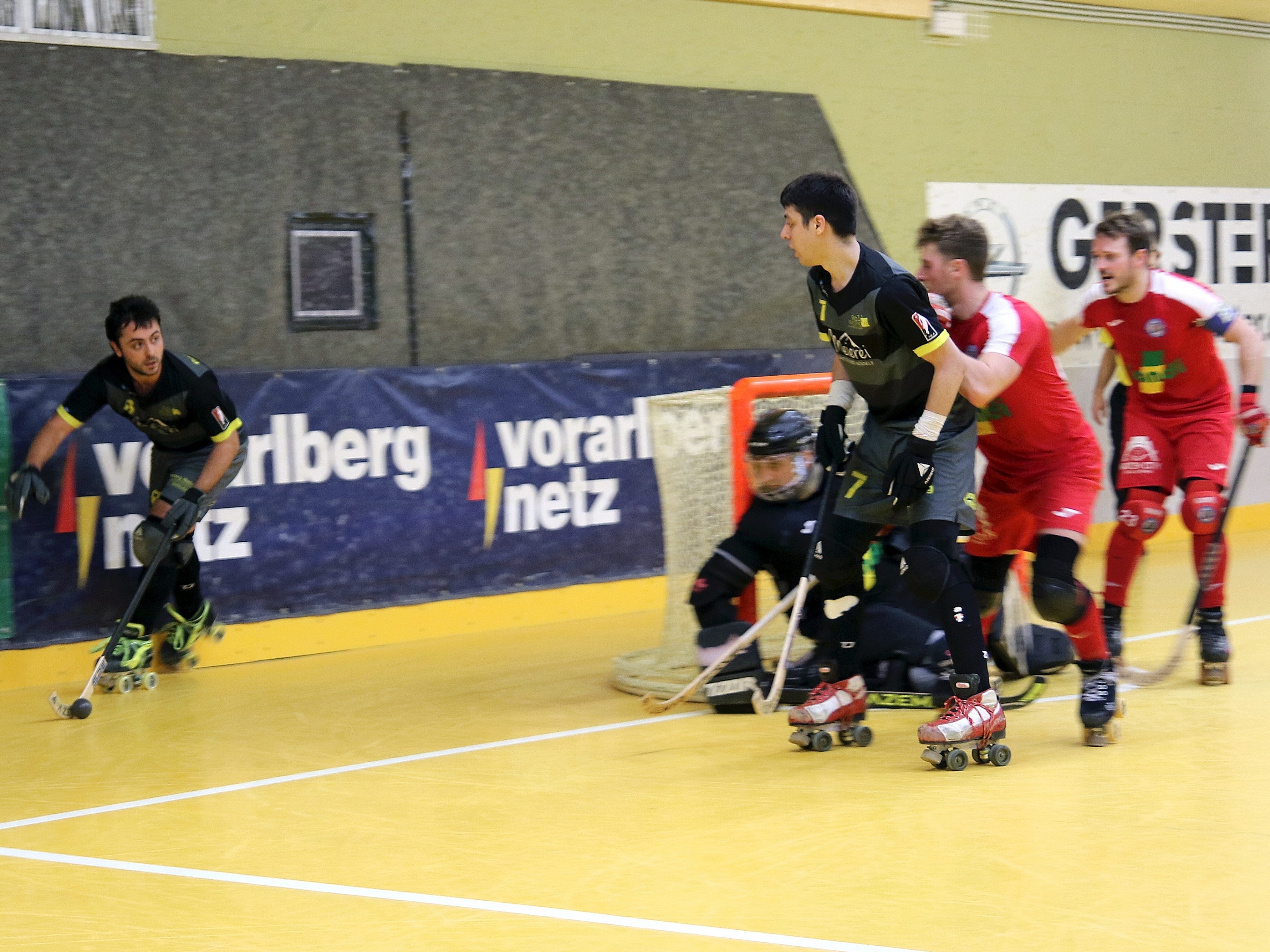 Die Niederlage gegen Diessbach schmerzt die Dornbirner Rollhockey-Cracks. Die Niederlage gegen Diessbach schmerzt die Dornbirner Rollhockey-Cracks.