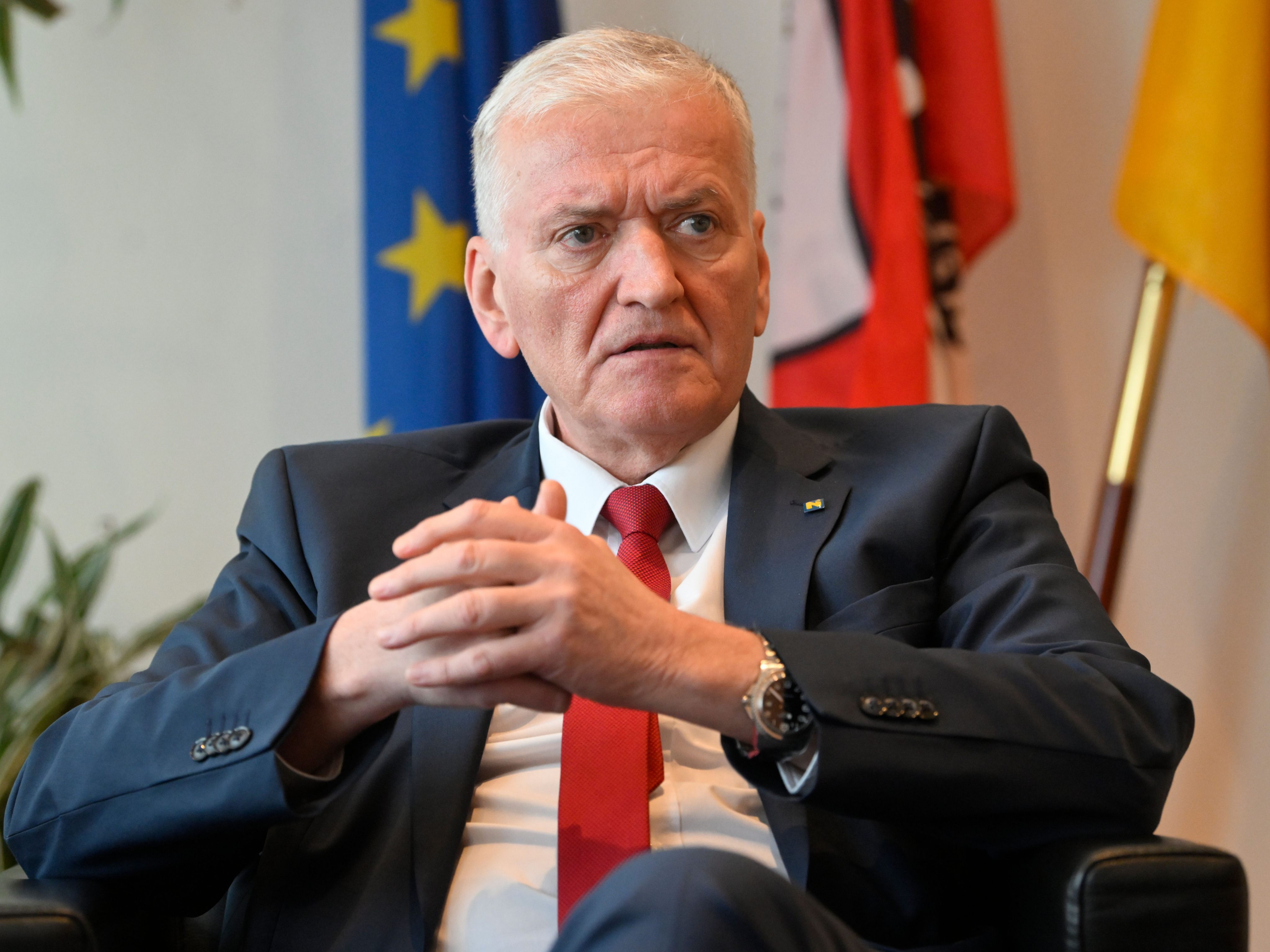 "Andere Art der Politik dringend notwendig", so SPÖ-Spitzenkandidat drei Wochen vor der NÖ-Wahl. "Andere Art der Politik dringend notwendig", so SPÖ-Spitzenkandidat drei Wochen vor der NÖ-Wahl.