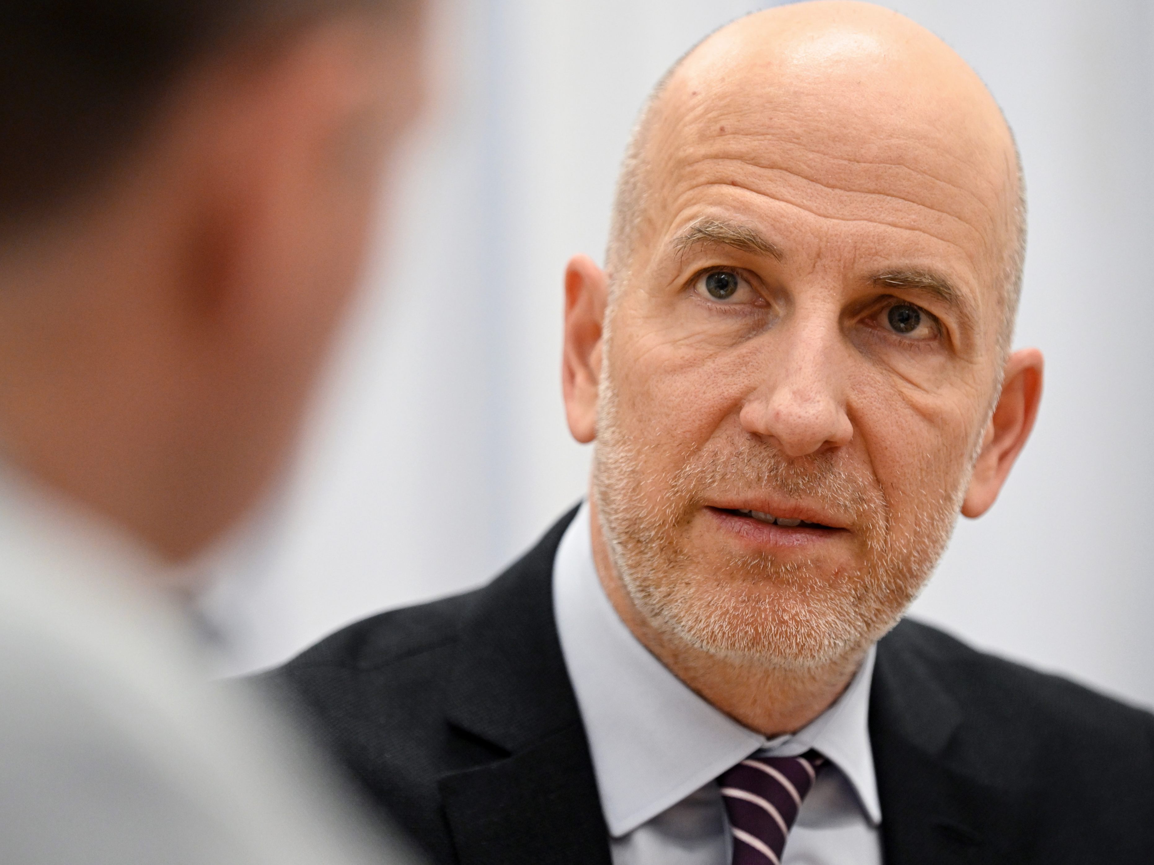 Arbeitsminister Martink Kocher bekam von der FPÖ den Vorwurf, er solle Scheinfirmen mit Steuergeldern finanzieren. Arbeitsminister Martink Kocher bekam von der FPÖ den Vorwurf, er solle Scheinfirmen mit Steuergeldern finanzieren.