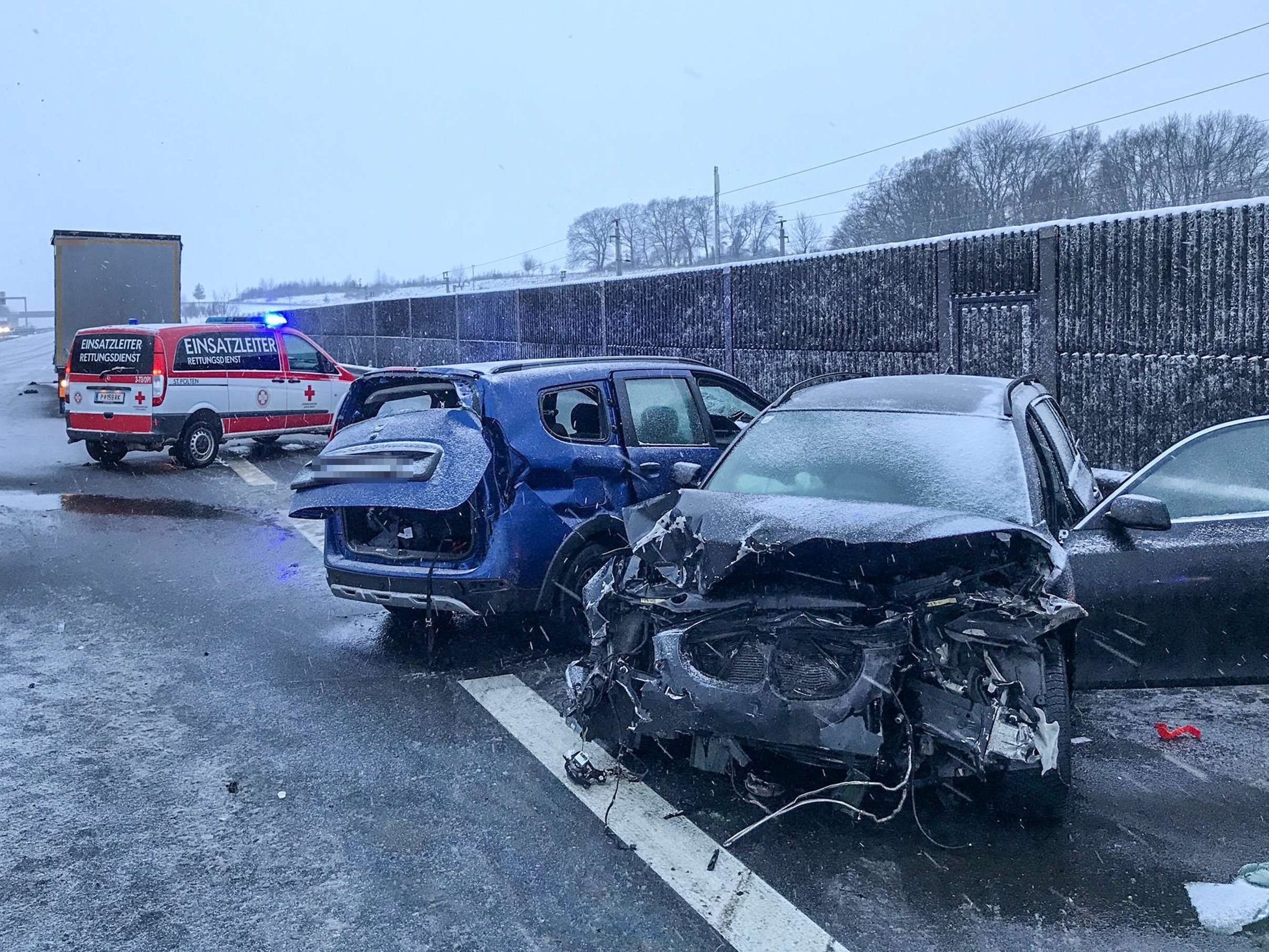 Drei Tote forderte ein Verkehrsunfall auf der A1 bei St. Pölten.