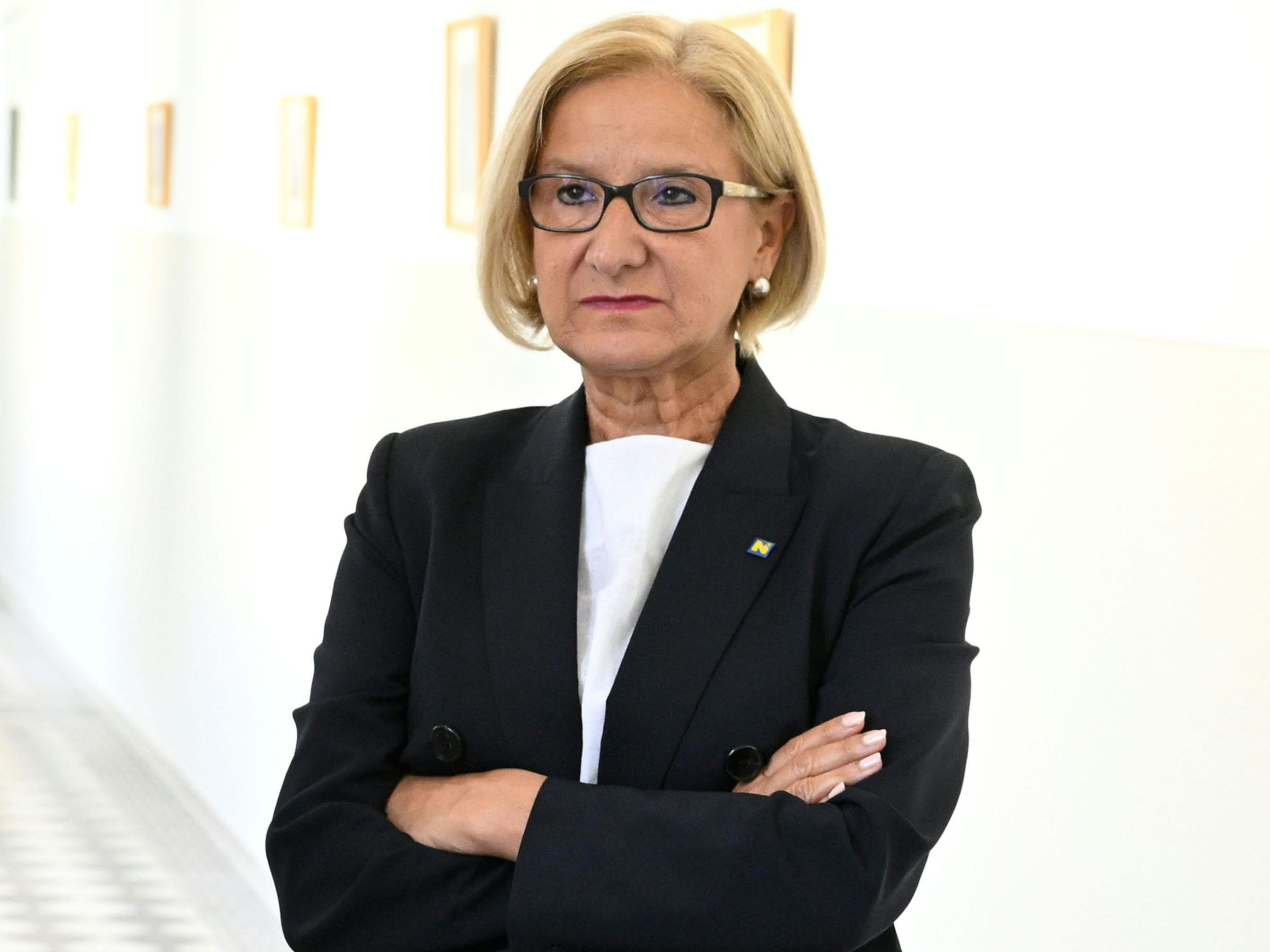 Mikl-Leitner fordert härtere Strafen bei Klima-Blockaden. Mikl-Leitner fordert härtere Strafen bei Klima-Blockaden.